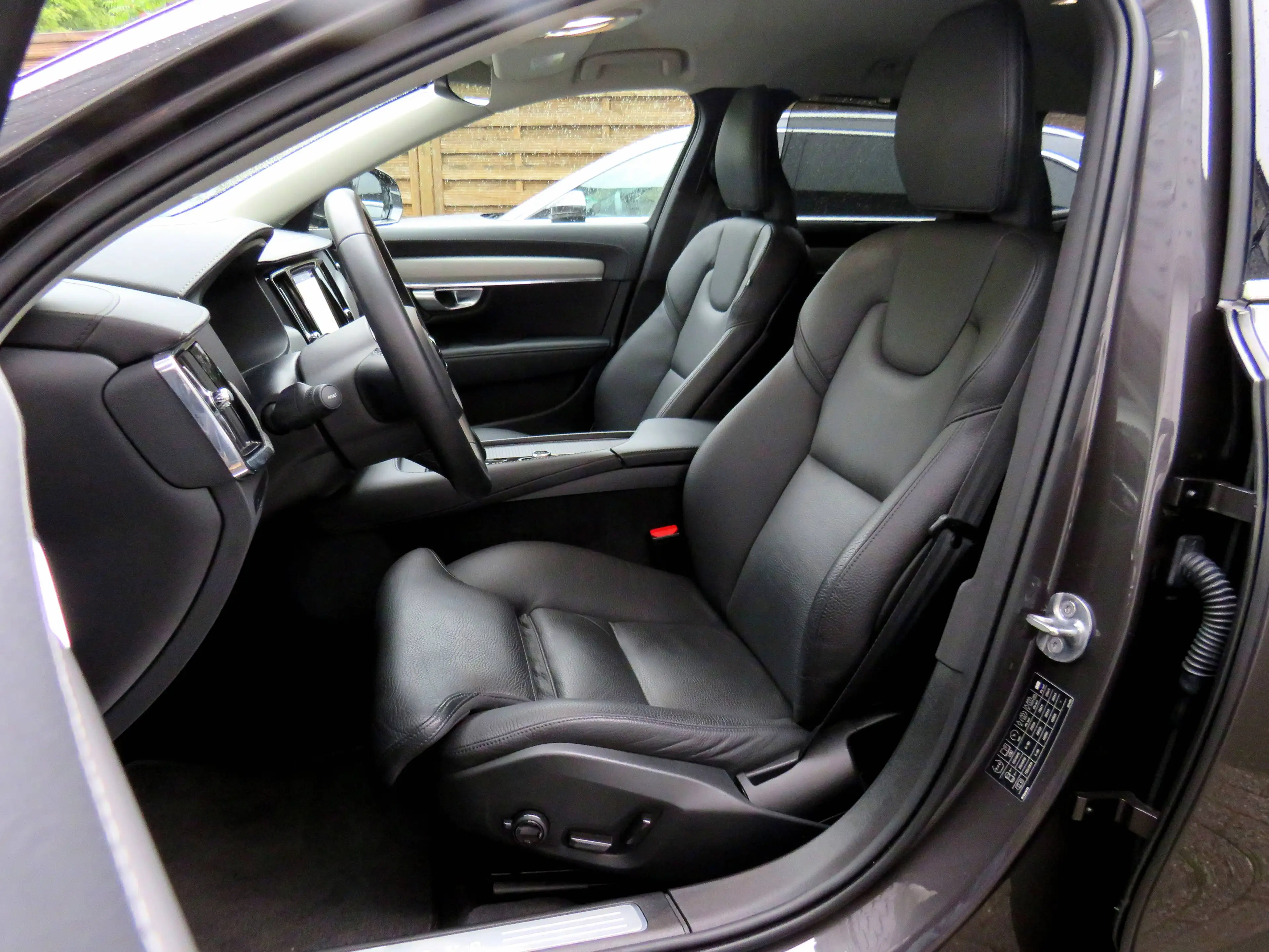 Volvo V90 Plus Bright // 360°-Kam / 20"-LM / Pilot Assist / harman-kardon / 4 x SHZ — photo 13