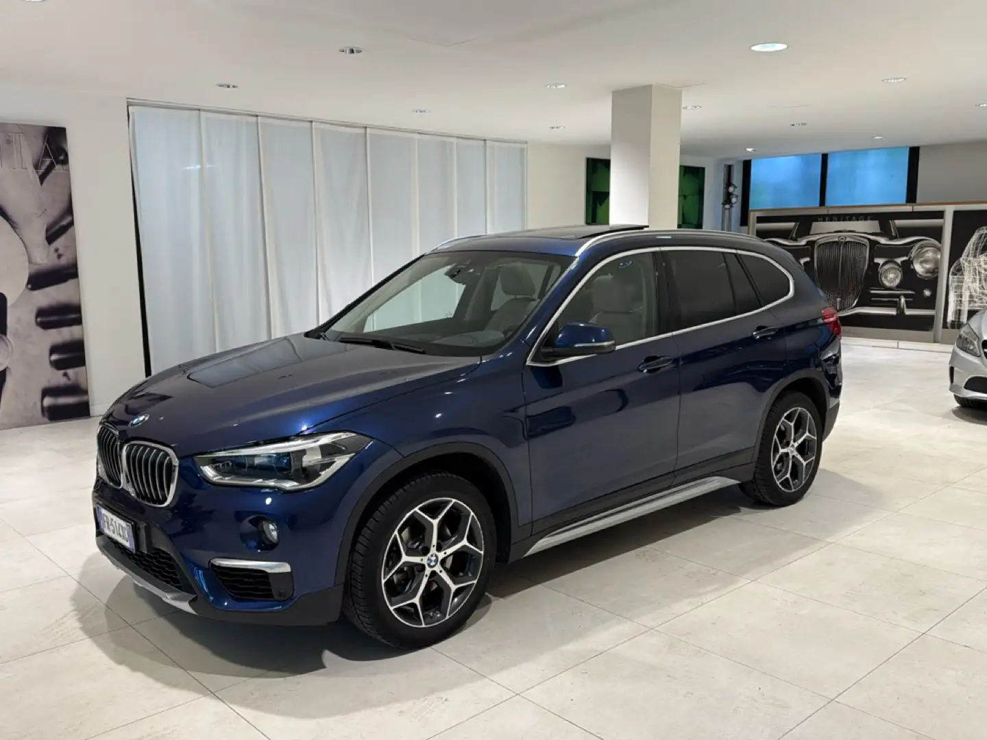 BMW X1 xDrive18d xLine Tetto Pelle Fari LED Cerchi 18“ Bleu - 1