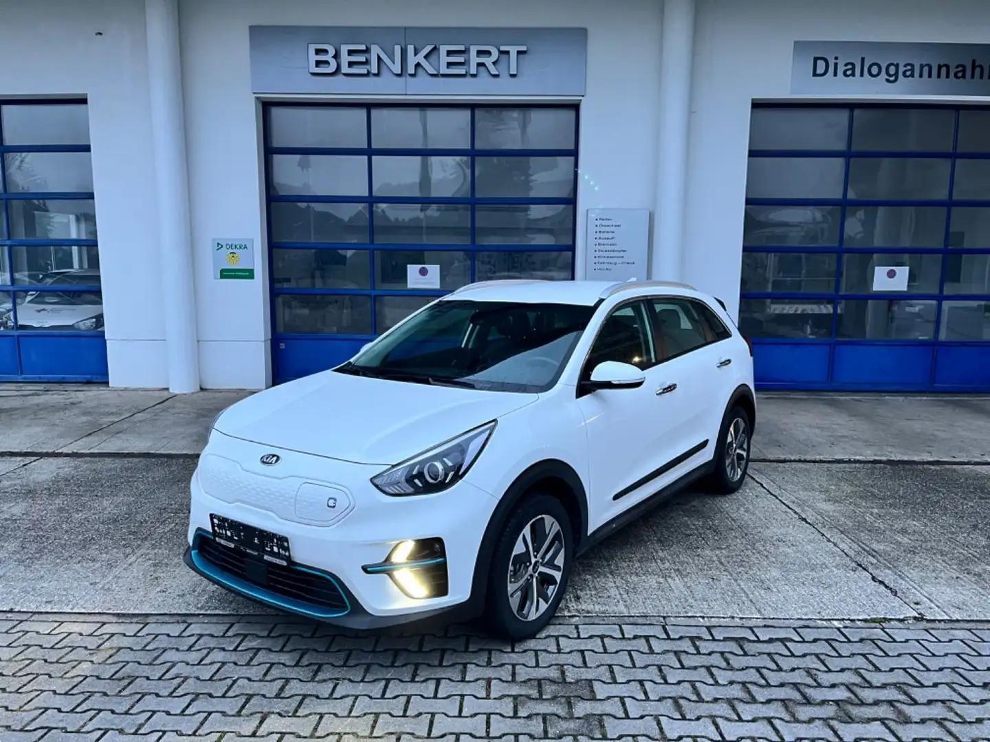 Kia Niro e-Niro 150kW 3-Ph Schnellader Sitzbelüftung Weiß - 1