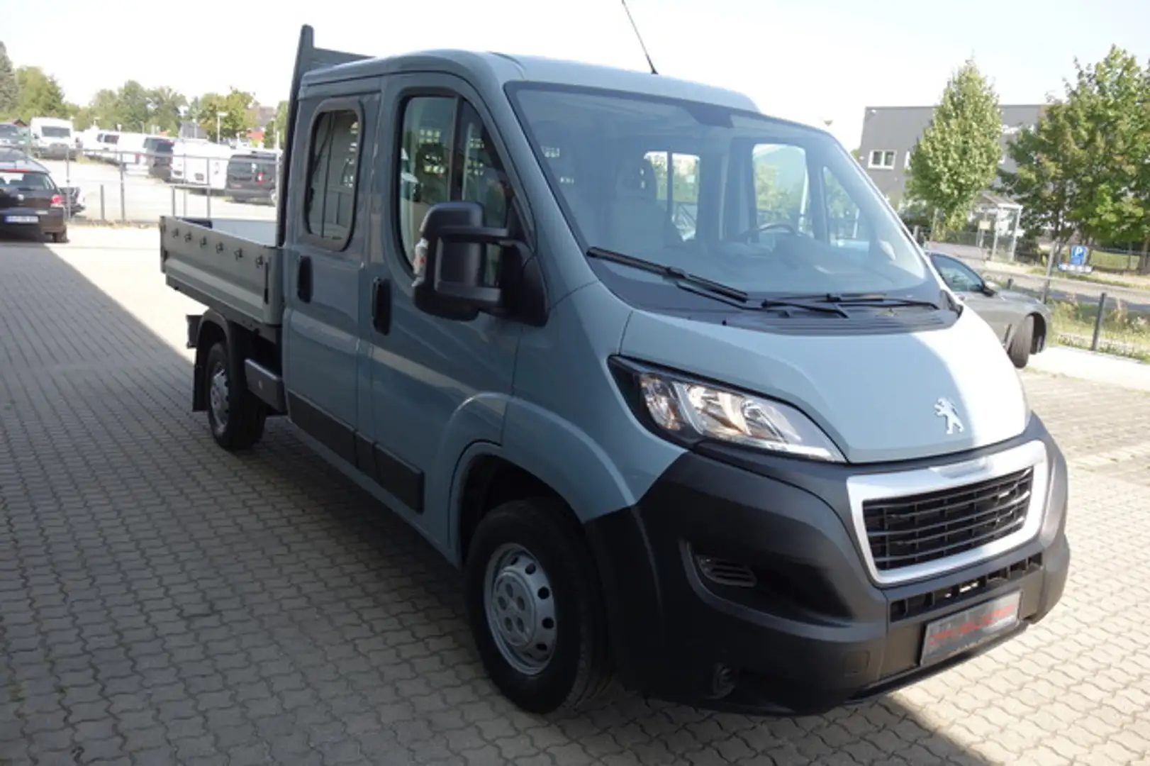 Peugeot Boxer Pritsche Doka 333 L2 BlueHDi 120 Grau - 2