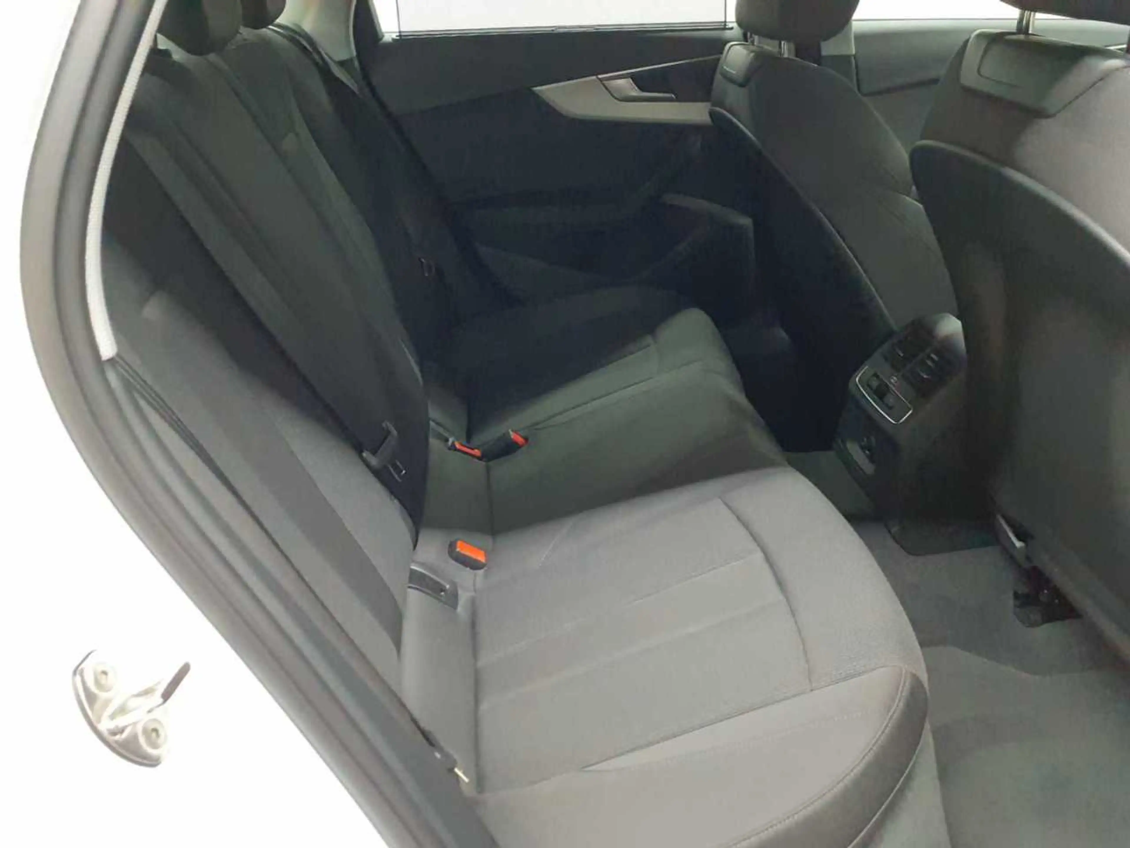 Audi A4 A4 35 TFSI S tronic S line Navi SHZ LED — photo 14