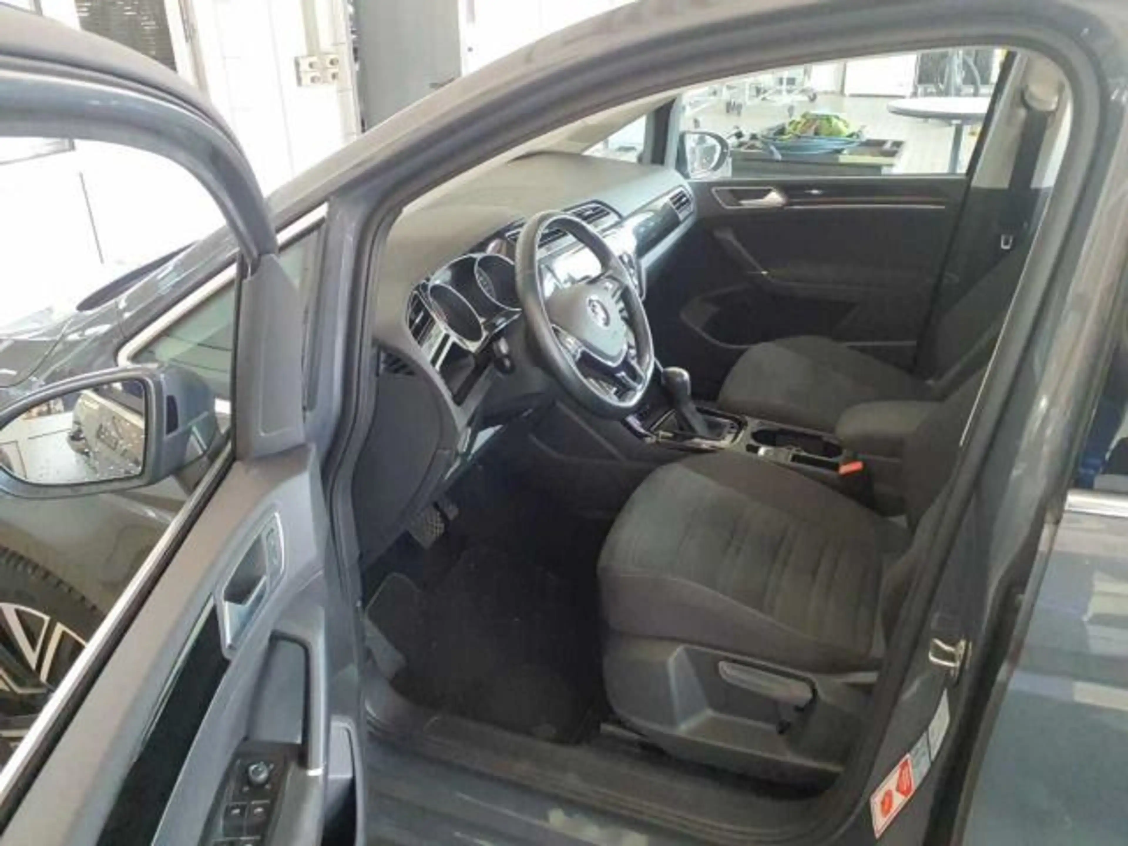 Volkswagen Touran 1.5 TSI DSG HIGHLINE LED+NAVI+PDC+ACC+SHZ — photo 4