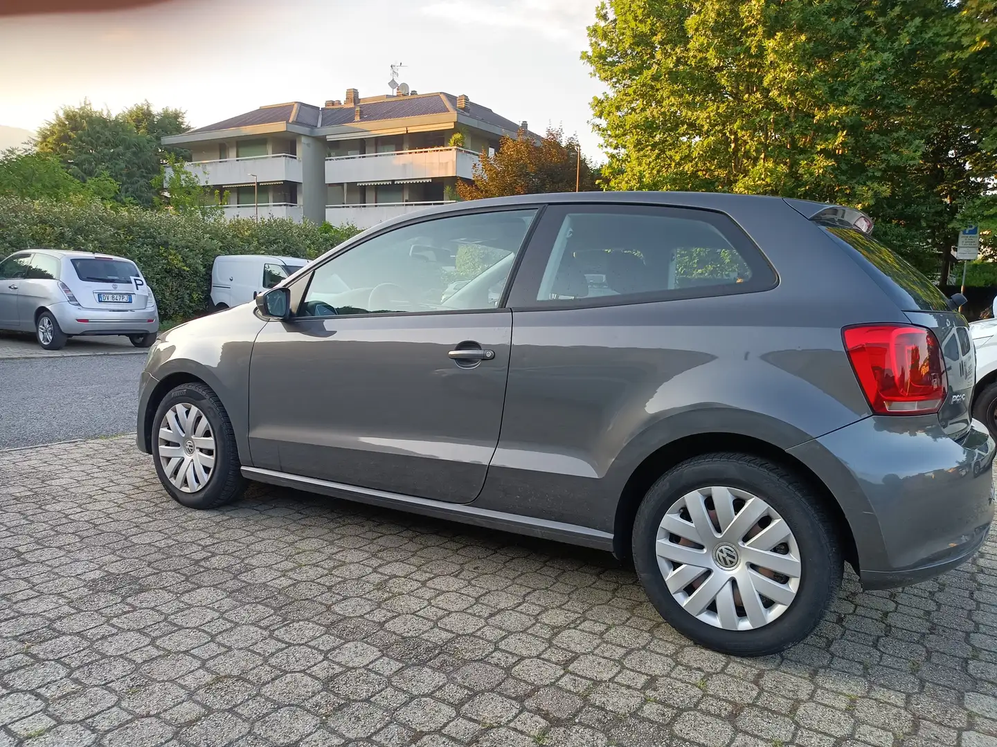 Volkswagen Polo Polo V 2009 3p 1.2 Comfortline 70cv Grigio - 1