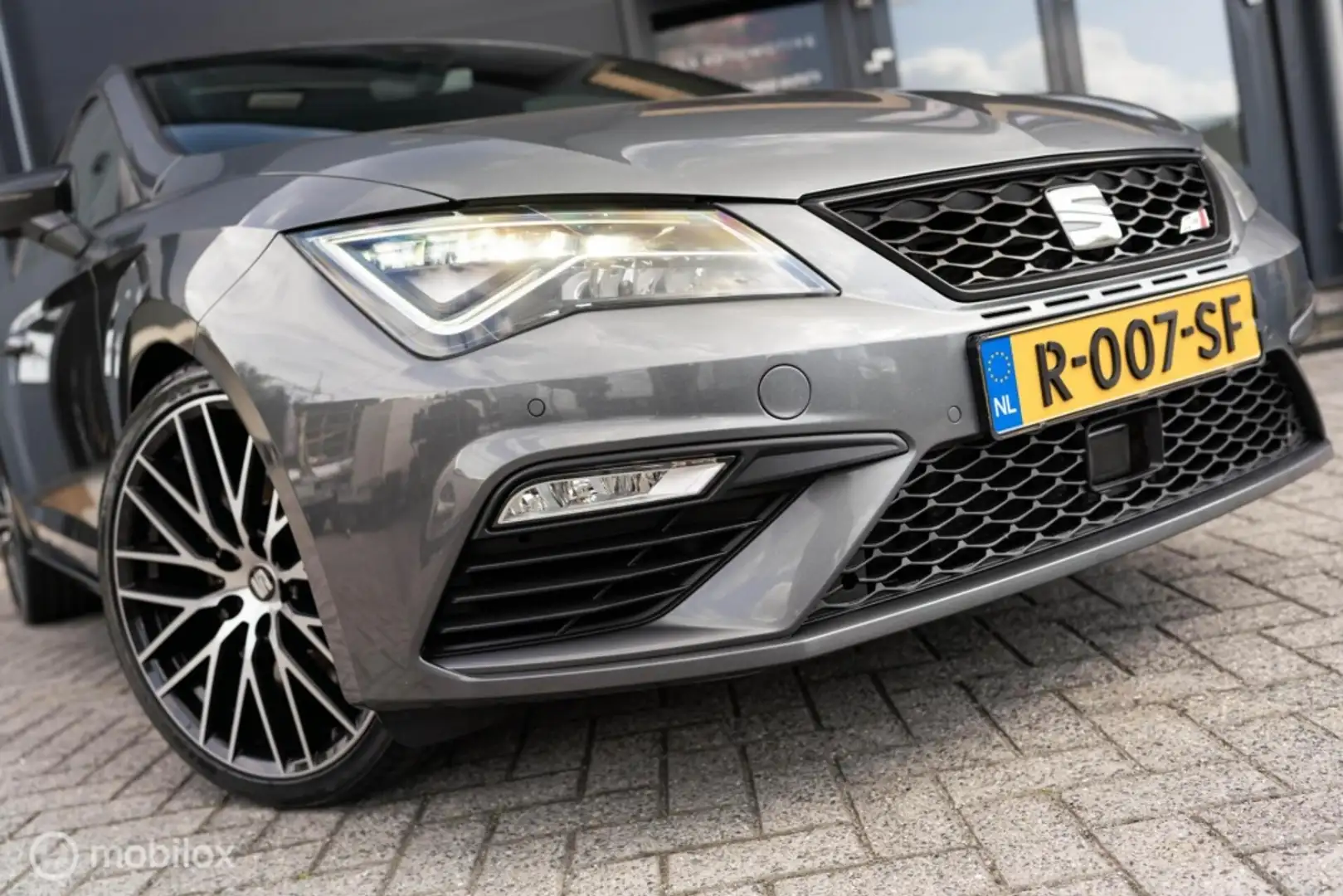 SEAT Leon 2.0 TSI CUPRA 300 F1 DSG / panoramadak / Beats / L Gris - 2