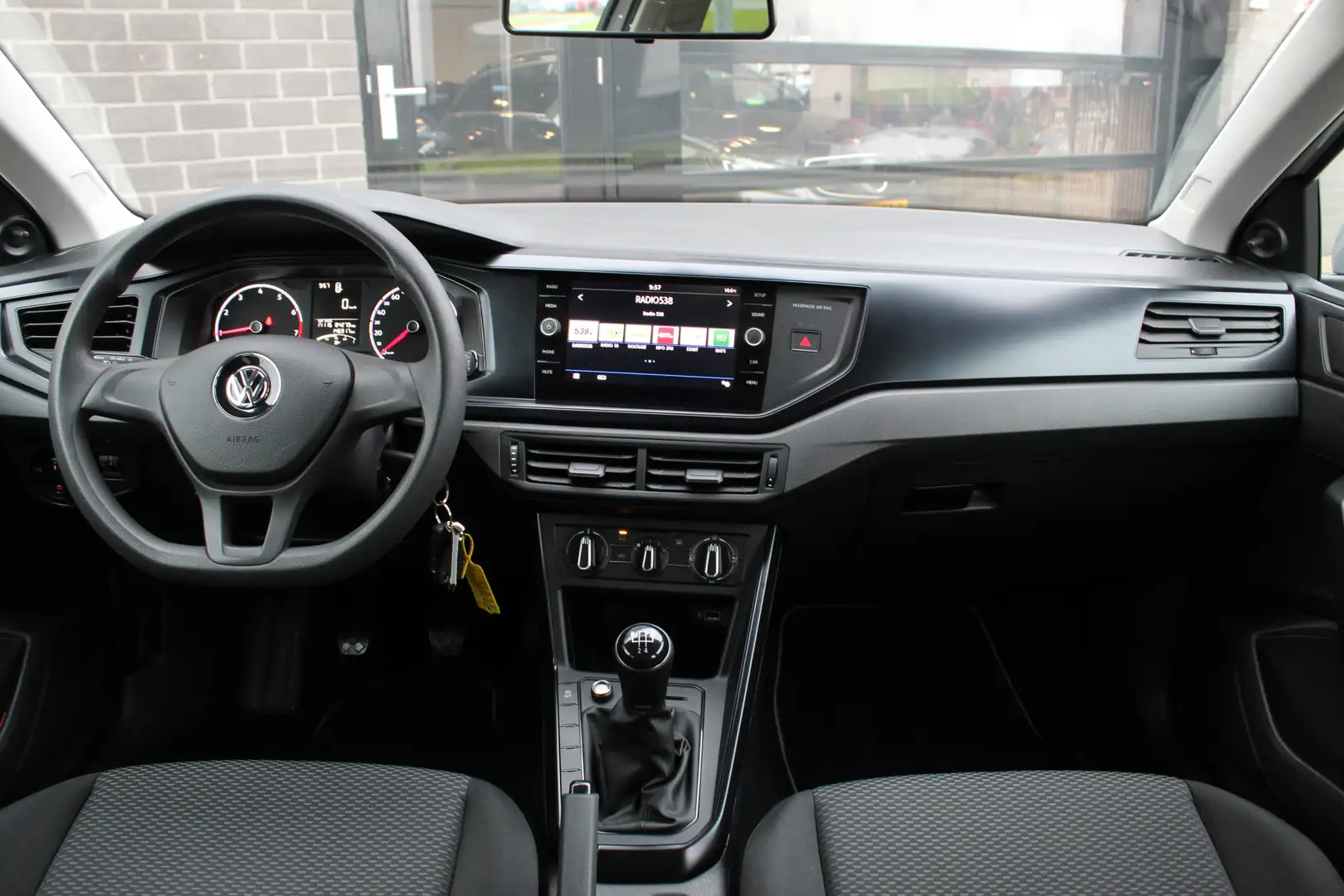 Volkswagen Polo 1.0 MPI Trendline / Airco / Bluetooth / Cruise / N Grau - 2