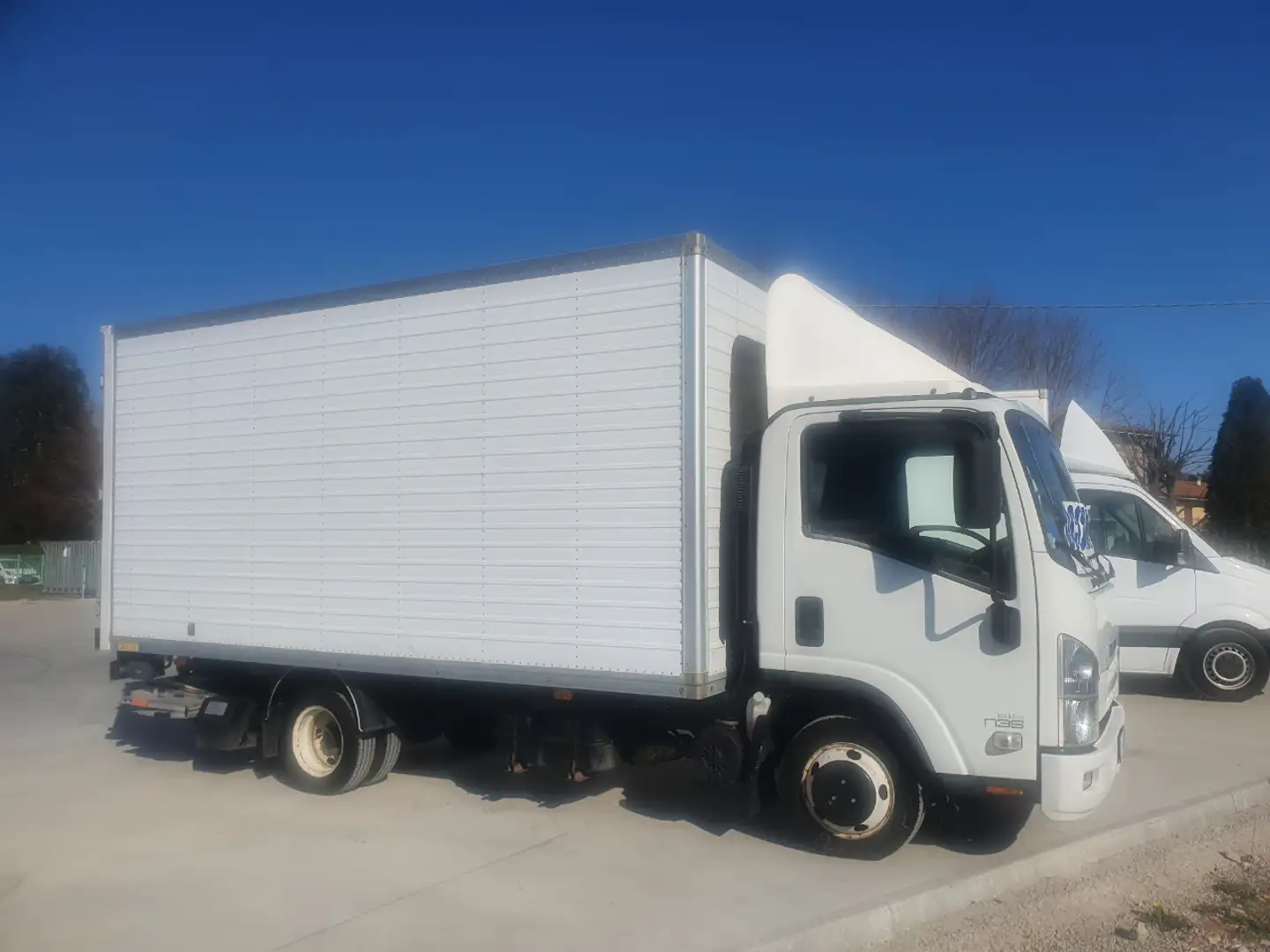 Isuzu NNR CON SPONDA PATENTE B Wit - 1