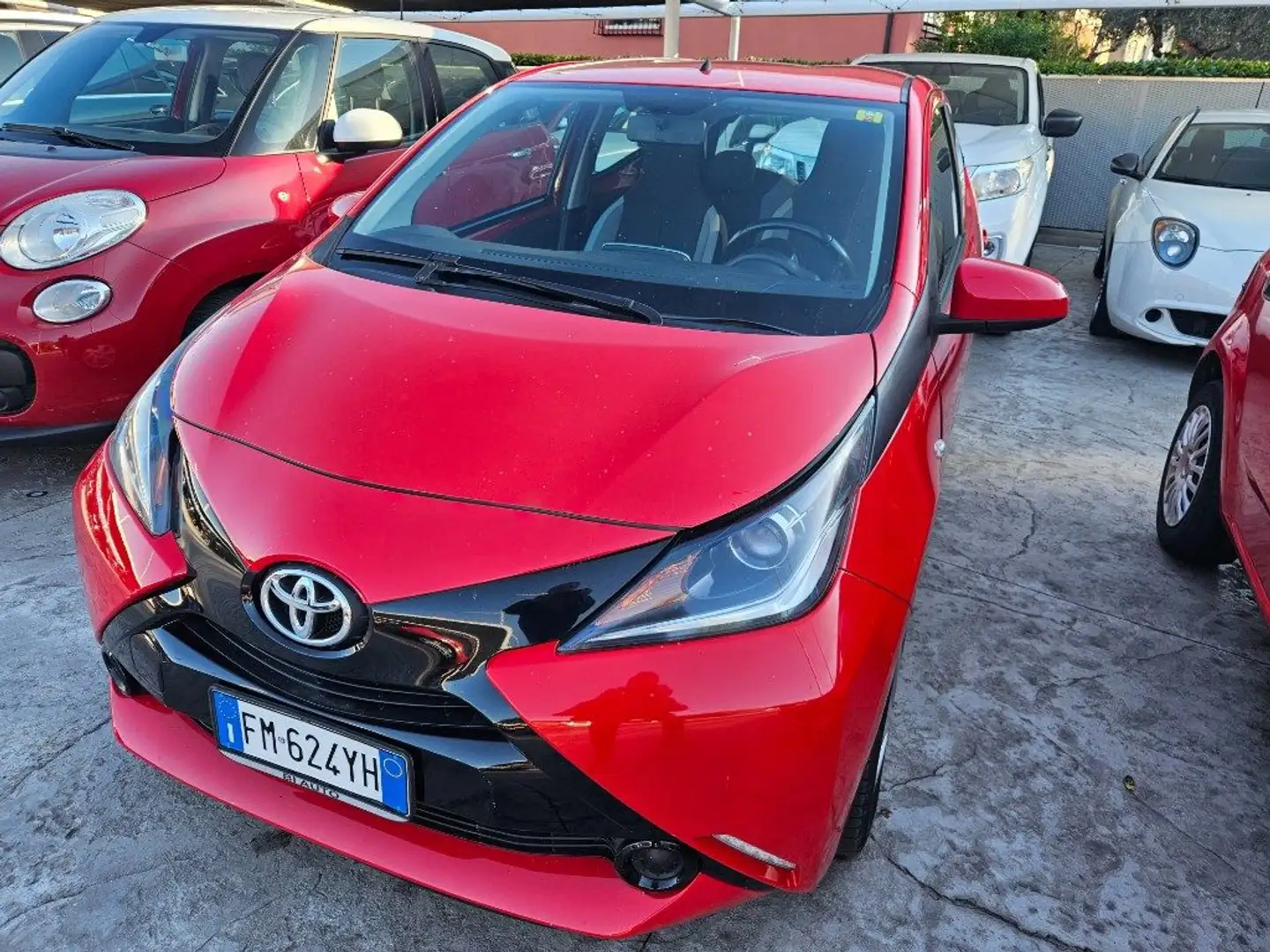 Toyota Aygo 1.0 VVT-i 69 CV 5 porte x-wave TSS MMT Rouge - 2