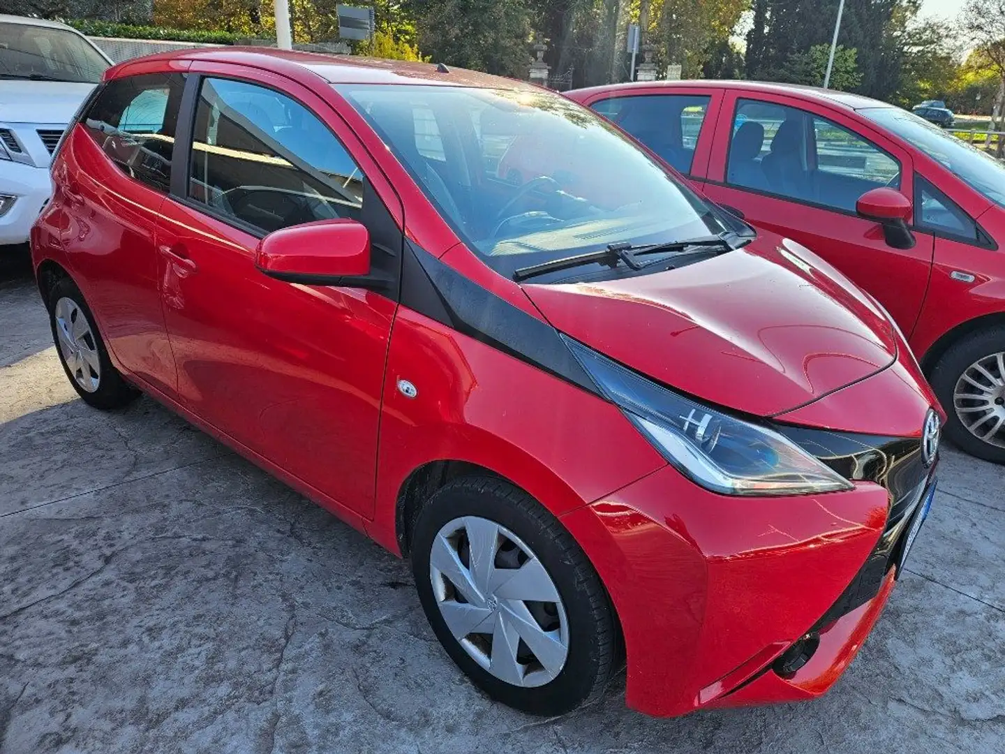 Toyota Aygo 1.0 VVT-i 69 CV 5 porte x-wave TSS MMT Rouge - 1