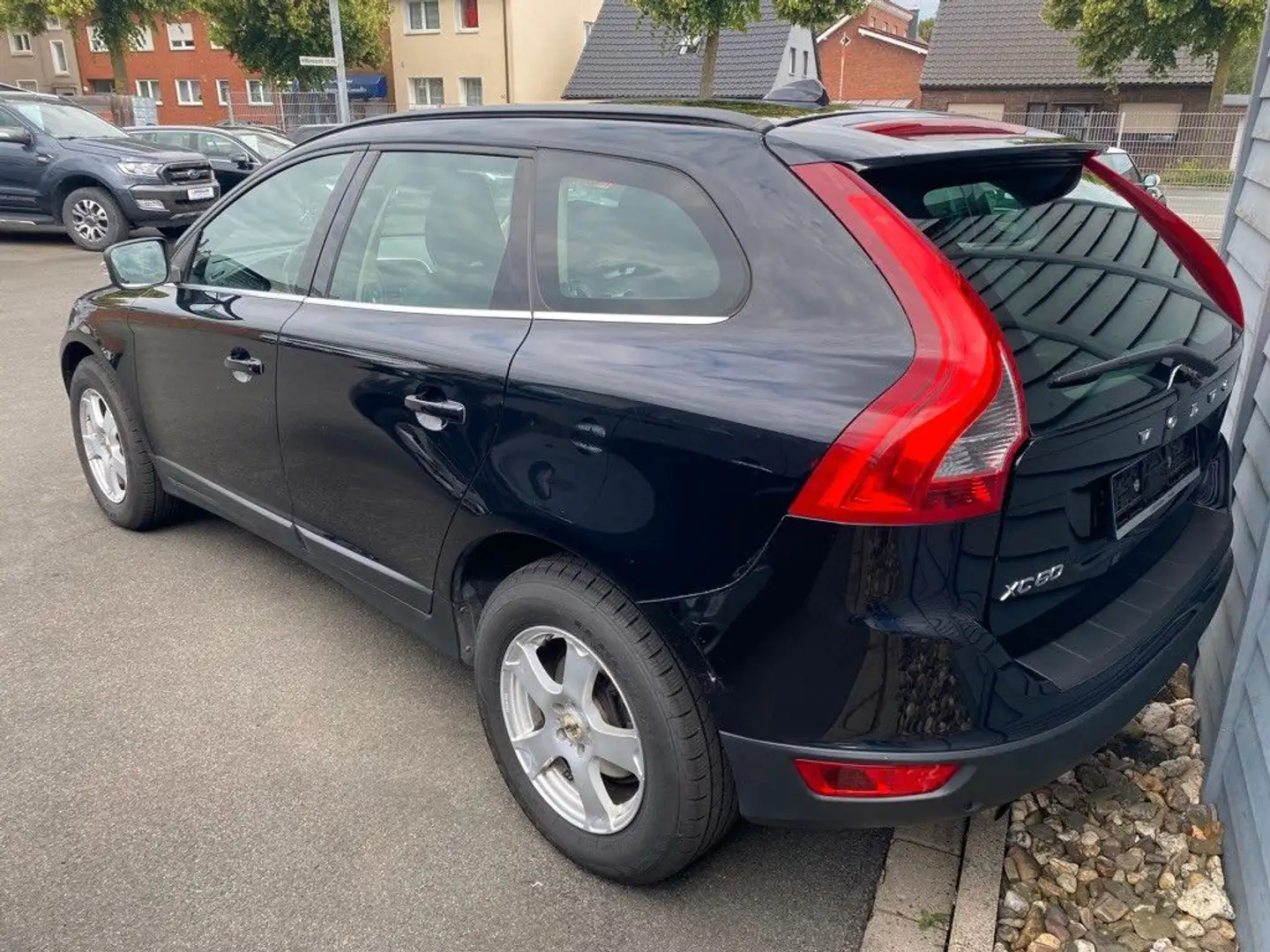 Volvo XC60 D 3 Momentum 2WD Black - 2