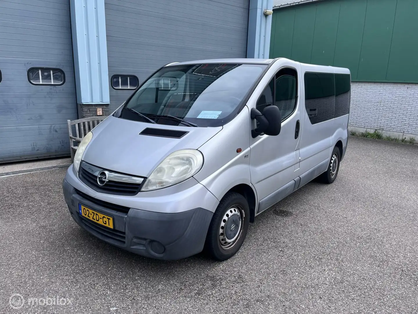 Opel Vivaro combi BENZINE 2.0i L1H1 Gris - 2
