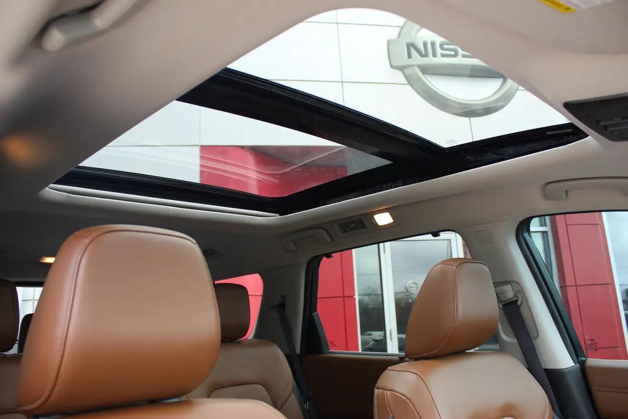 Nissan Pathfinder снимка Nissan Pathfinder