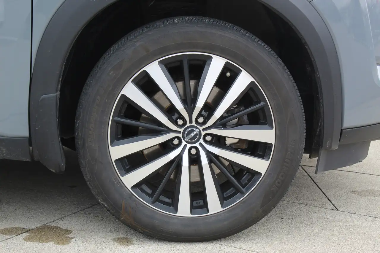 Nissan Pathfinder снимка Nissan Pathfinder