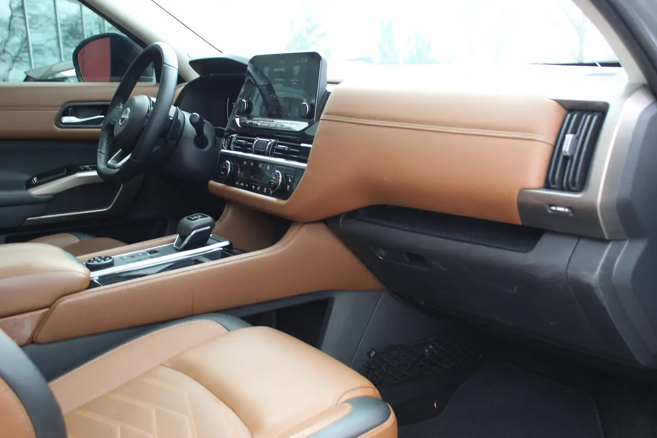 Nissan Pathfinder снимка Nissan Pathfinder