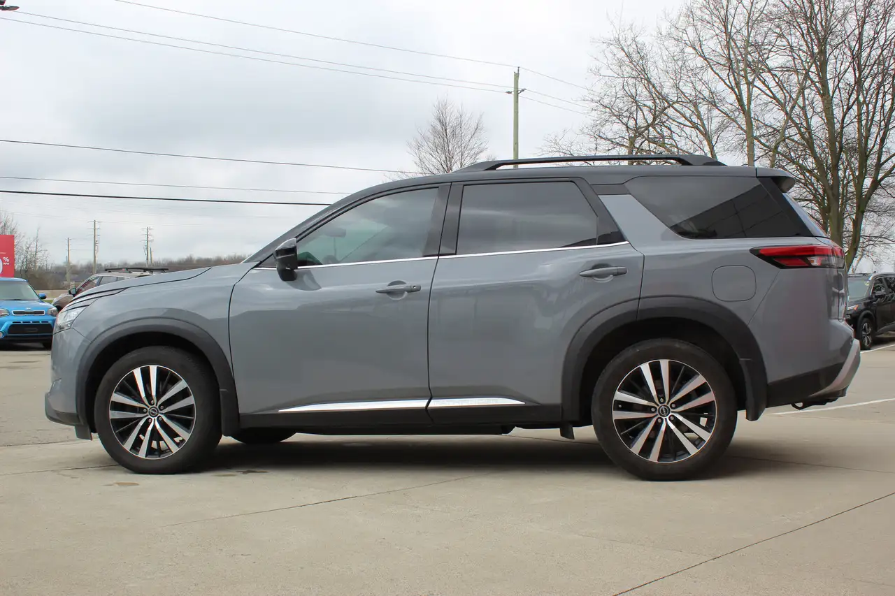 Nissan Pathfinder снимка Nissan Pathfinder