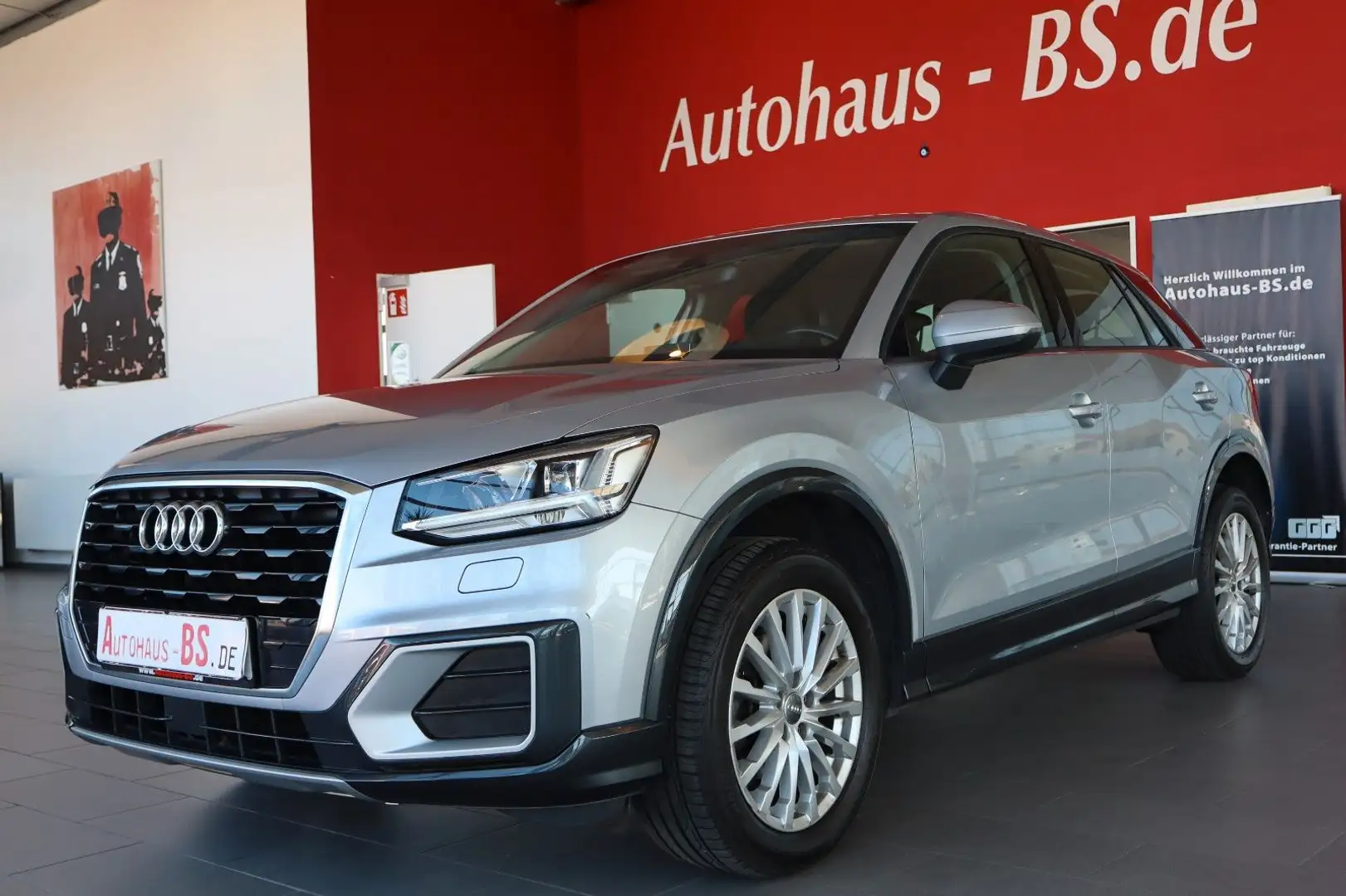 Audi Q2 30 TFSI design, PDC, Navi, LED, 2.Hand Argent - 1