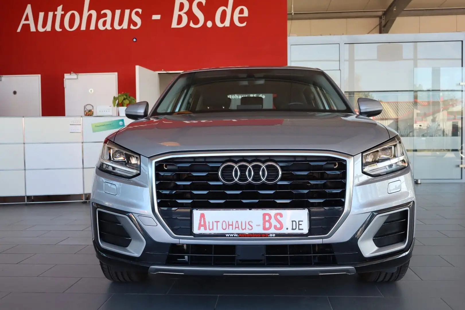 Audi Q2 30 TFSI design, PDC, Navi, LED, 2.Hand Argent - 2