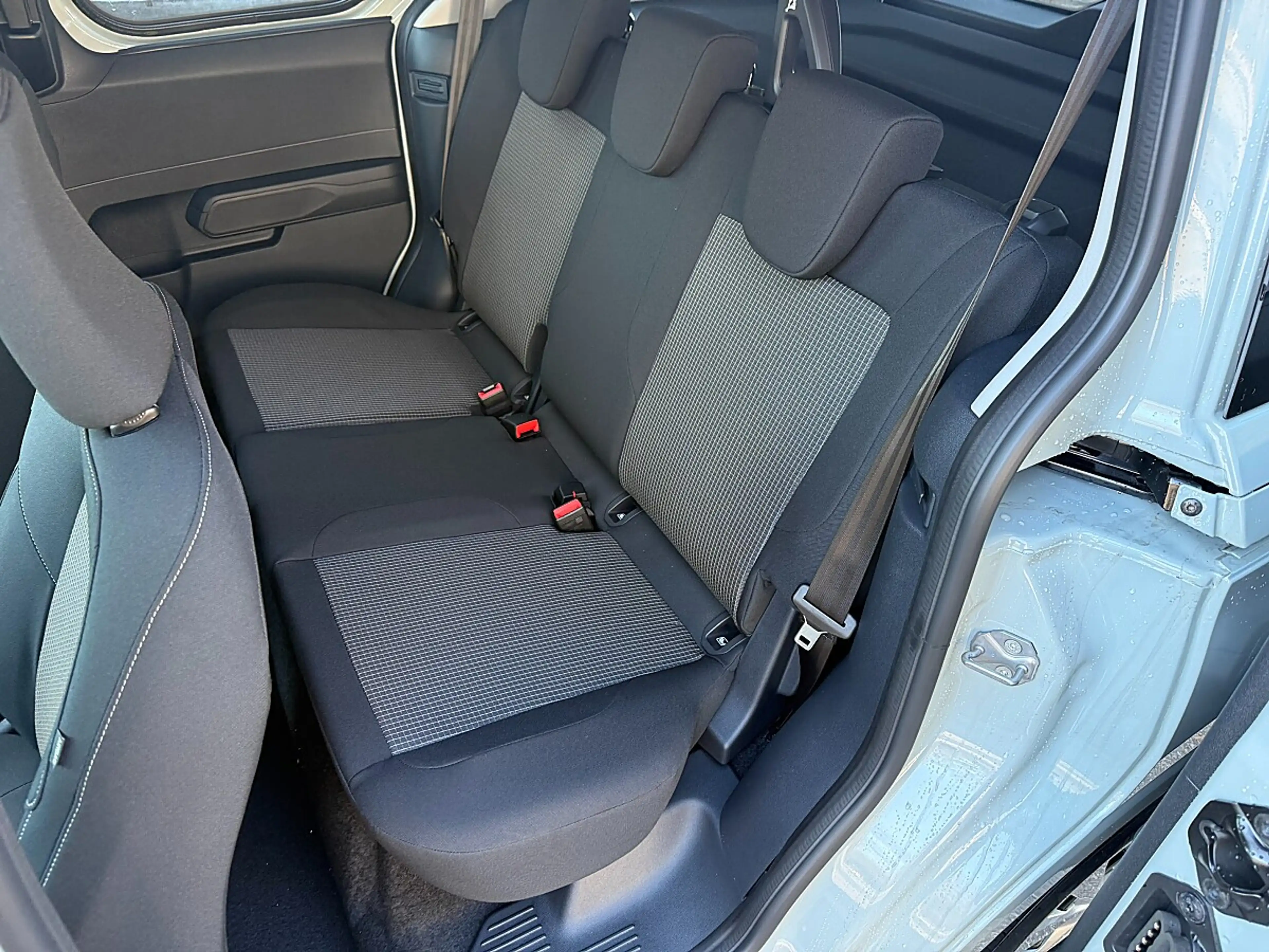 Ford Tourneo Courier 1,0 EcoBoost Titanium — photo 7