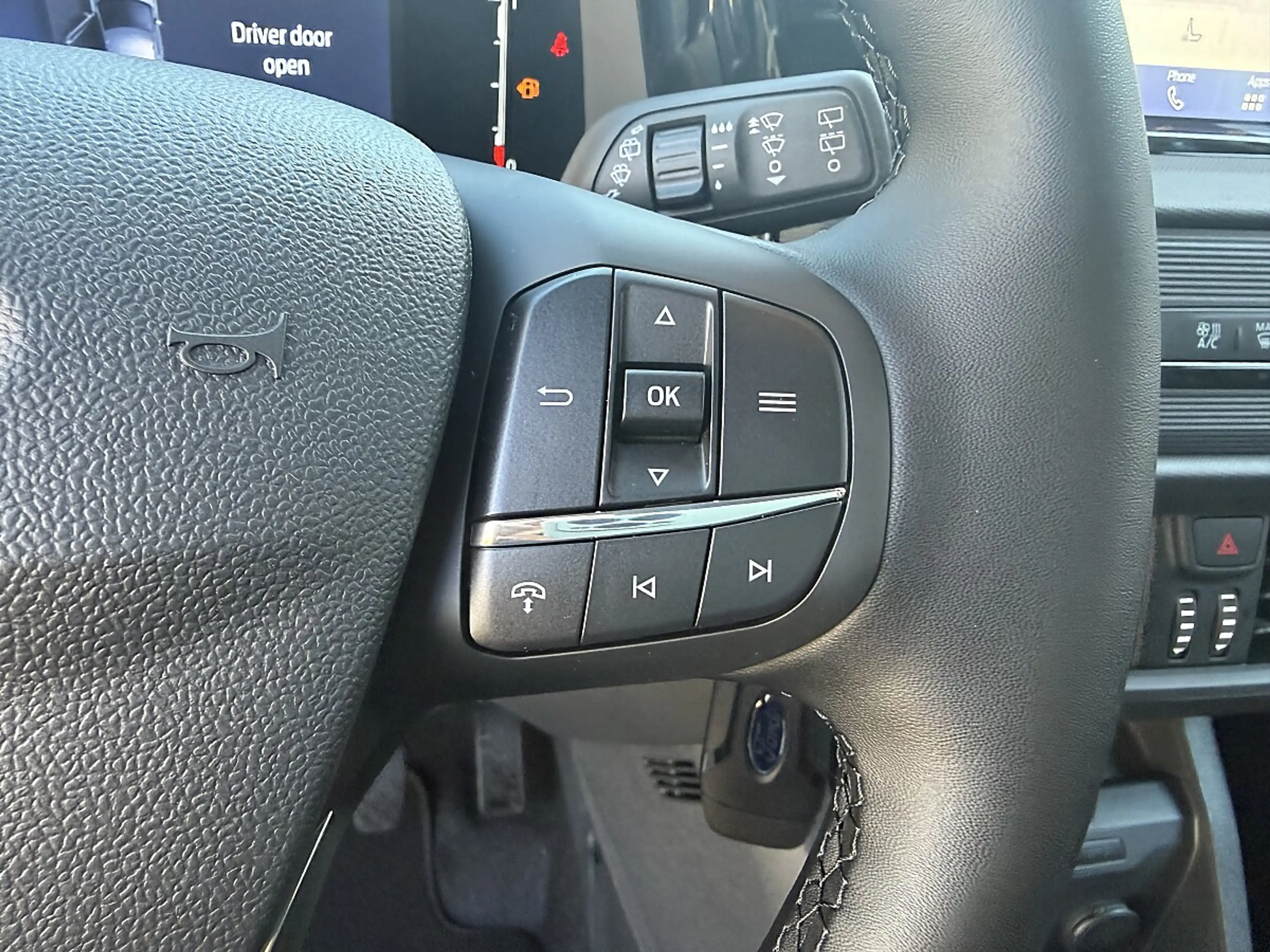 Ford Tourneo Courier 1,0 EcoBoost Titanium — photo 12