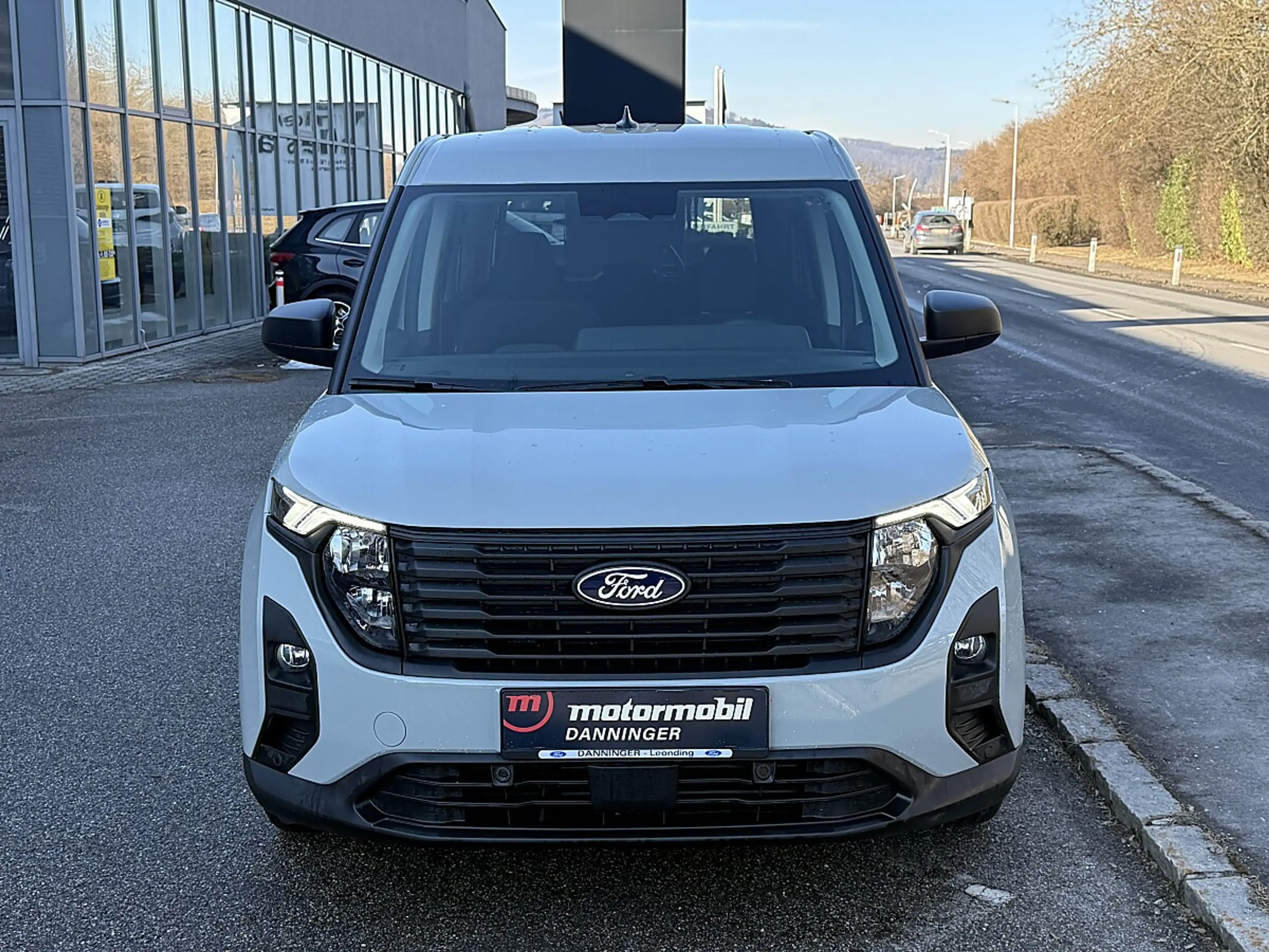 Ford Tourneo Courier 1,0 EcoBoost Titanium