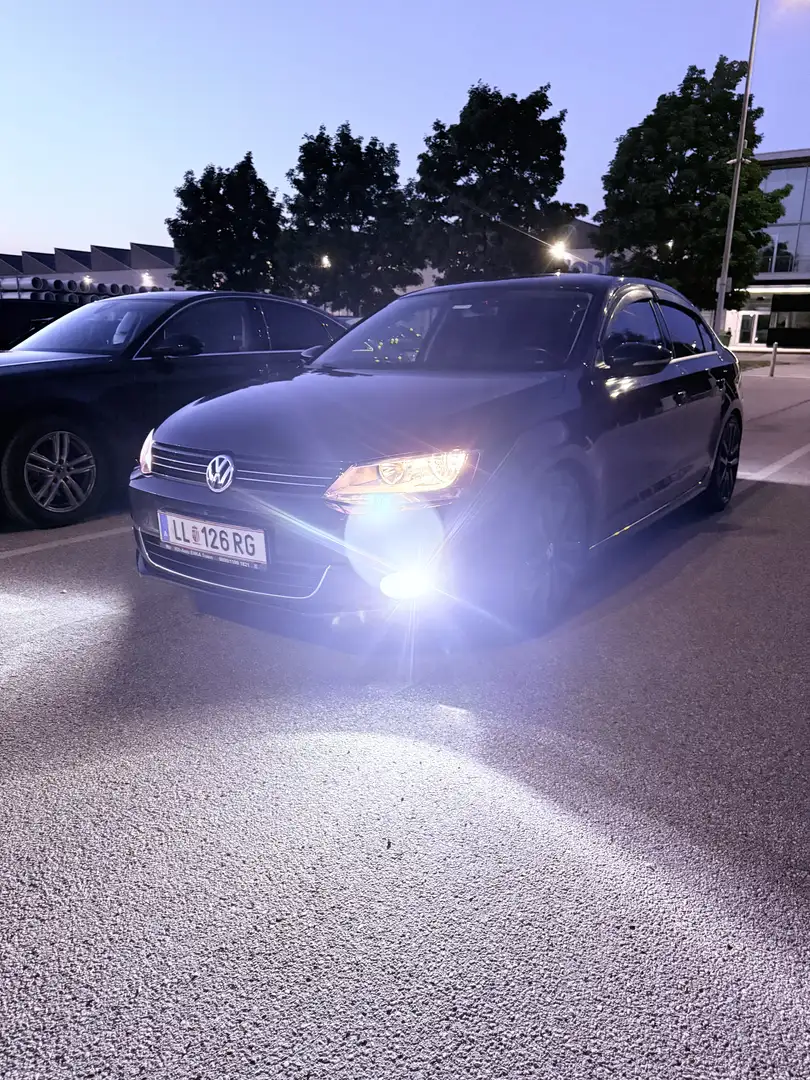 Volkswagen Jetta Highline 2,0 TDI DPF Schwarz - 1