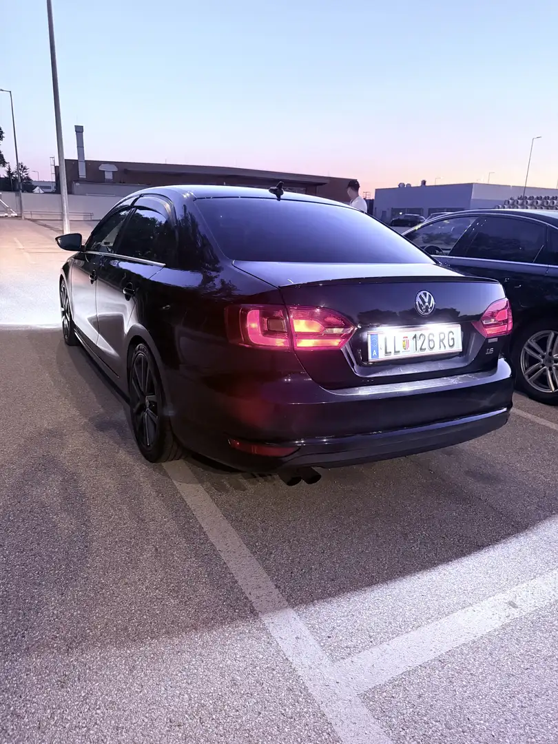 Volkswagen Jetta Highline 2,0 TDI DPF Schwarz - 2