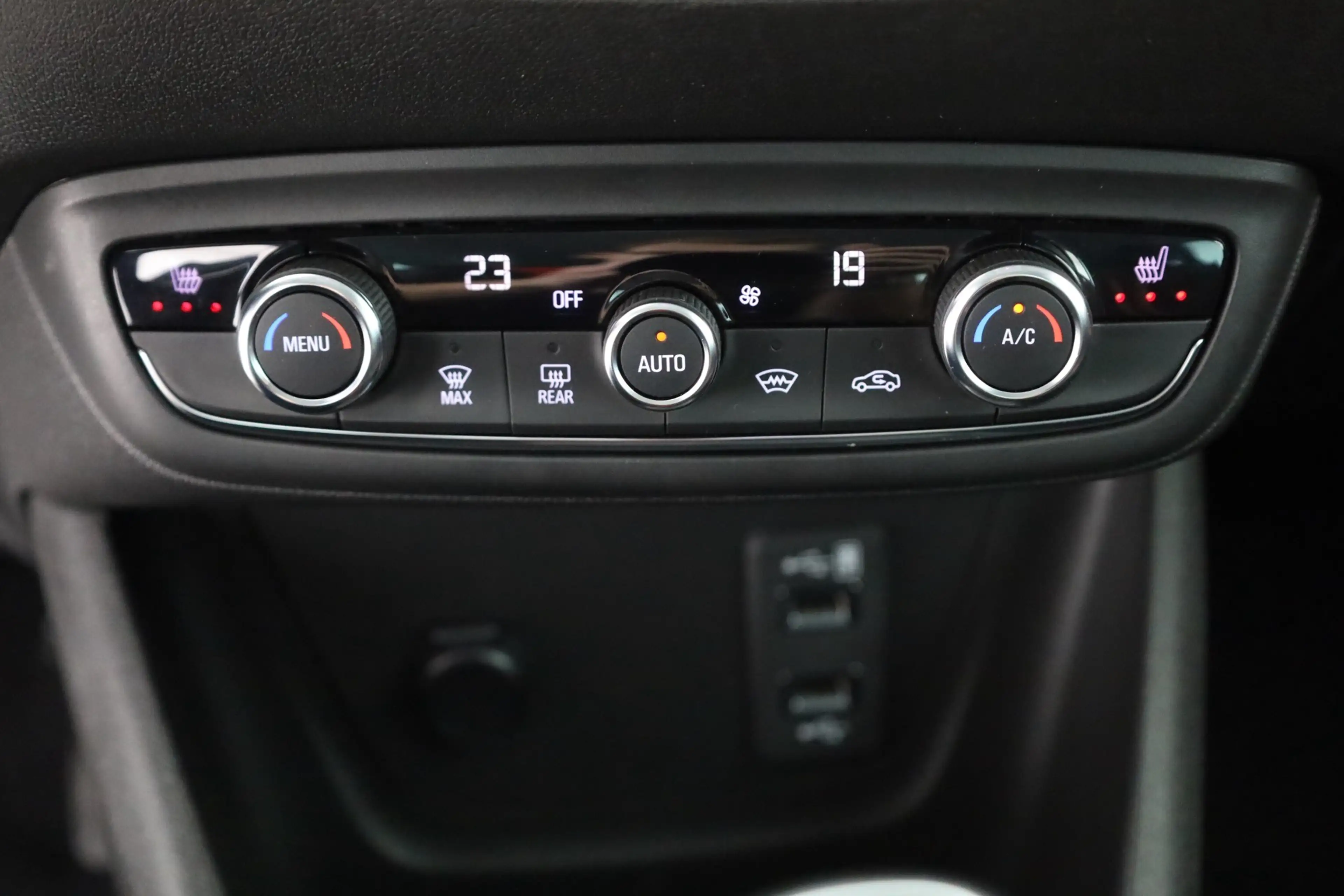 Opel Crossland X 1.2 Turbo GS Line LED Navi 360° DAB — photo 12