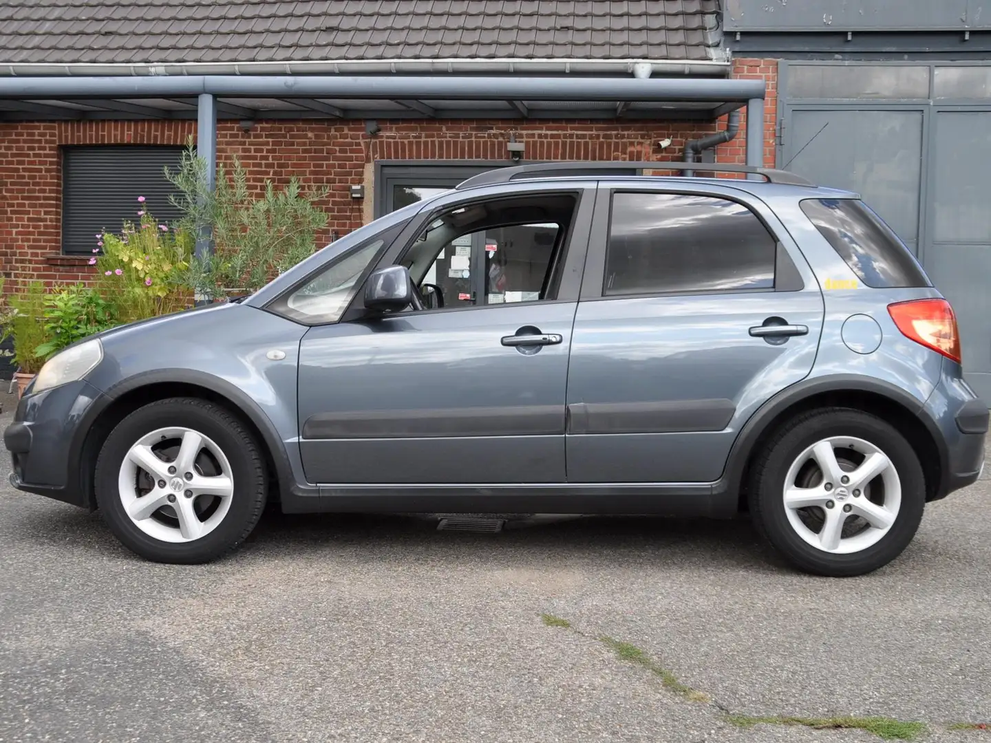 Suzuki SX4 SX4 1.6 VVT 4x2 Comfort Dance Navi etc Grau - 2