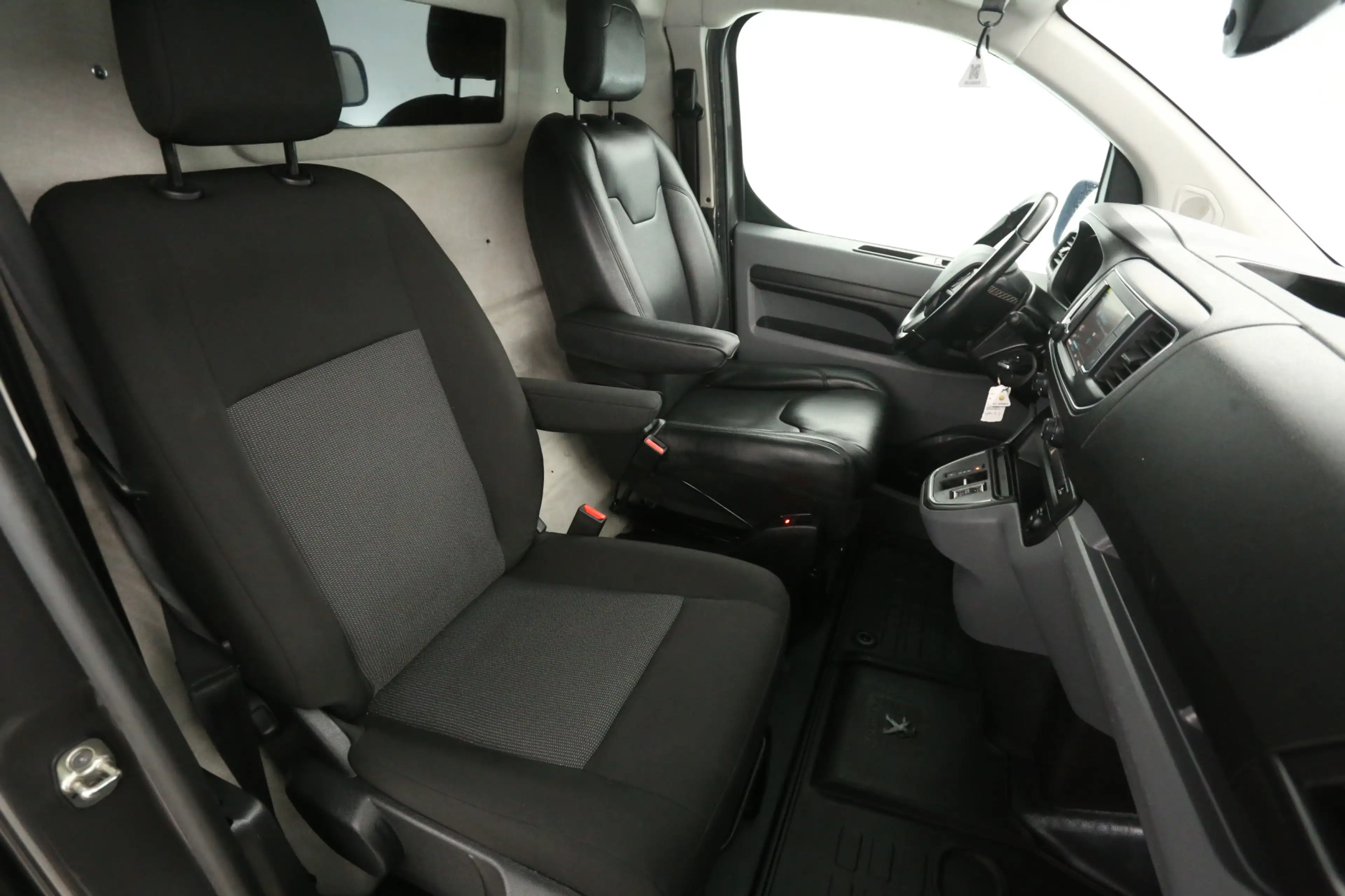Peugeot e-Expert 75 kWh L2H1 | Snelladen | SOH 89% | Airco | Cruise — photo 12