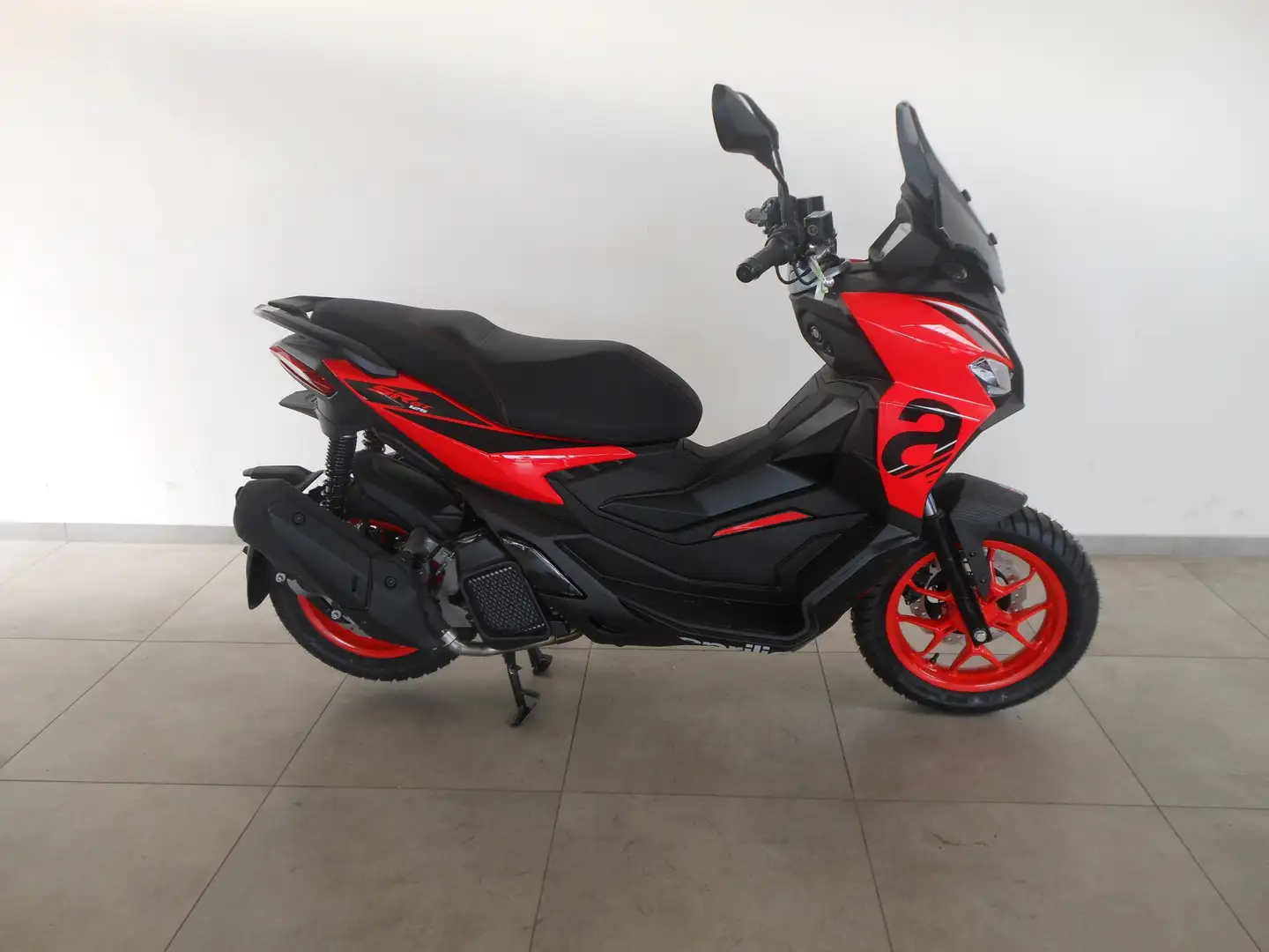Aprilia SR GT 125 - 1
