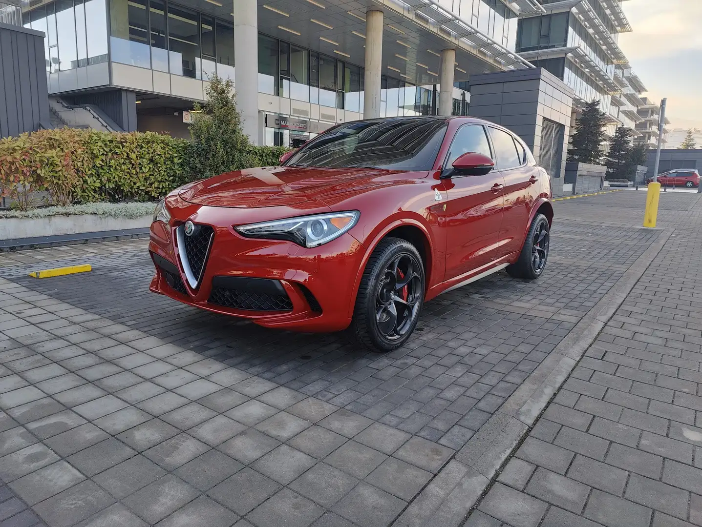 Alfa Romeo Stelvio V6 2.9 Bi-Turbo AT8-Q4 Quadrifoglio - 2