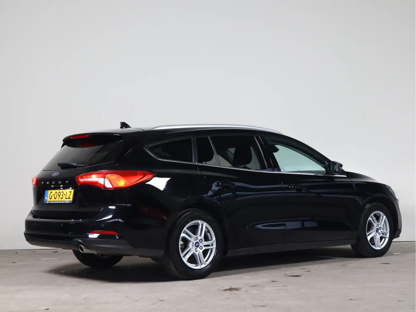 Ford Focus Wagon 1.0 EcoBoost Edition Business NL-Auto!! Stoe Zwart - 2