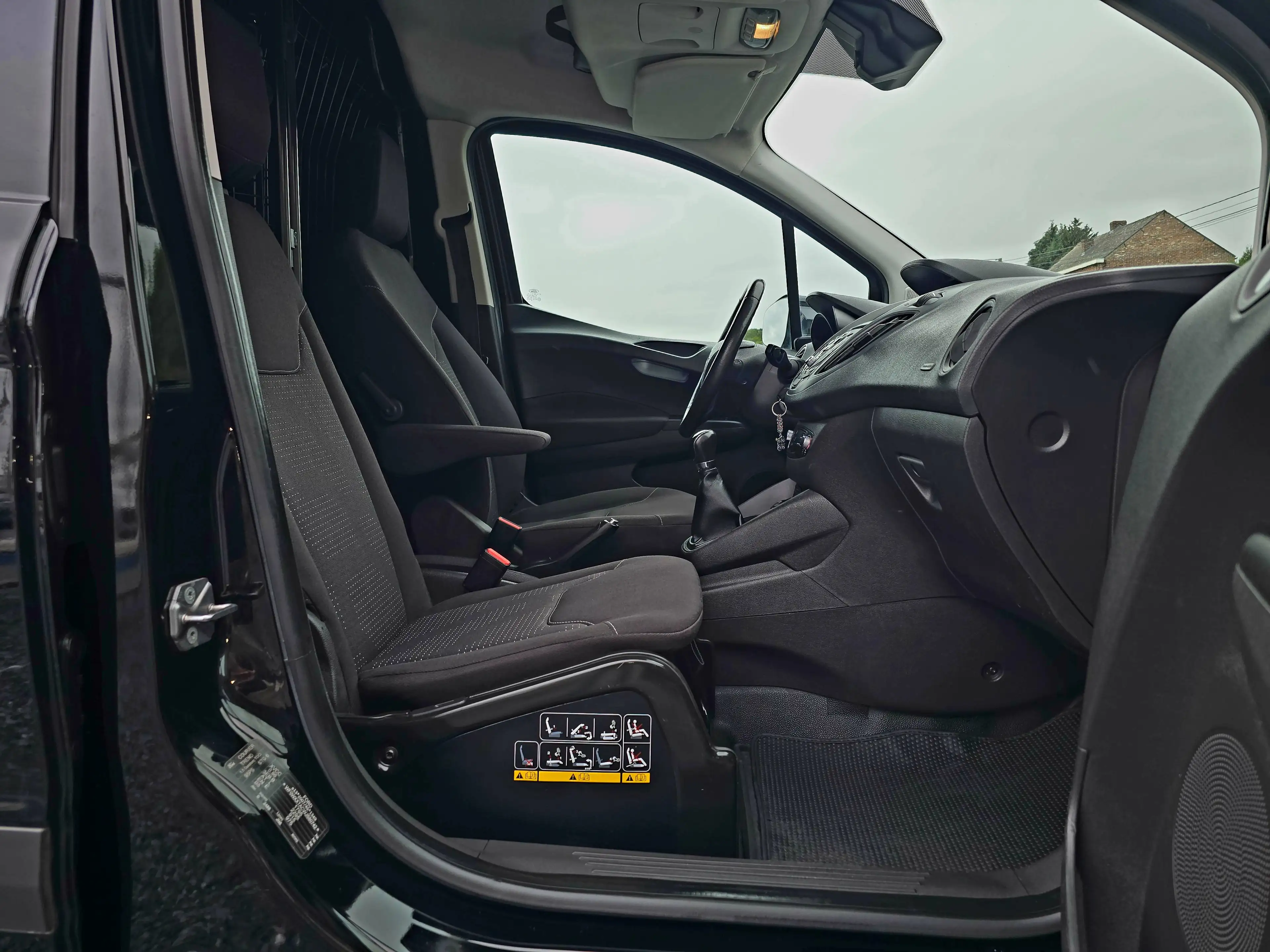 Ford Transit Connect 1.6 TDCi ✅️ GARANTIE ✅️ AIRCO ✅️ RADARS DE RECUL ✅️ JANTES ✅️ — photo 7