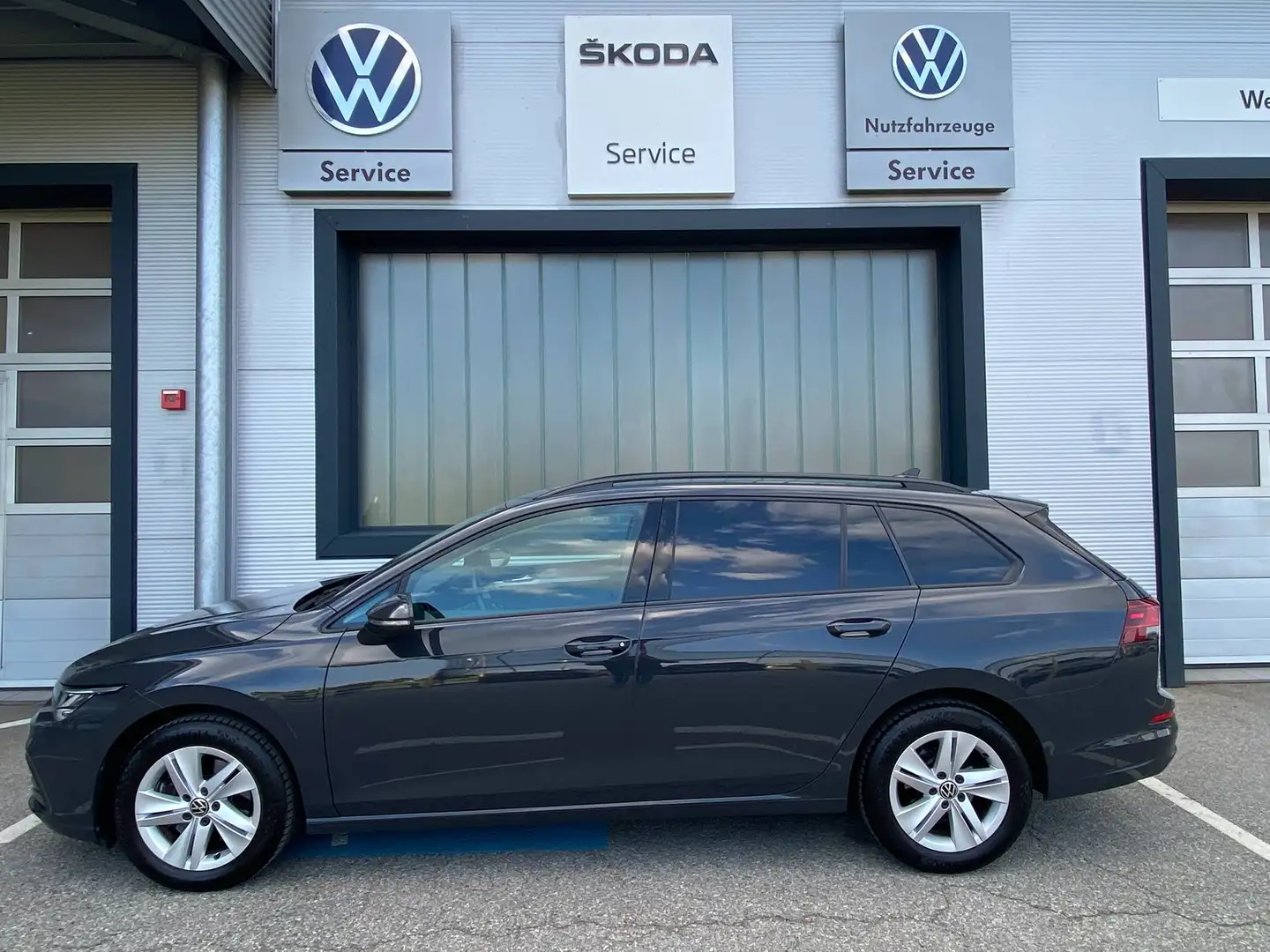 Volkswagen Golf Variant Life 115TDI DSG LED,PDCx2,Navigation,AHV,ACC-Tempomat ... usw. Grau - 2