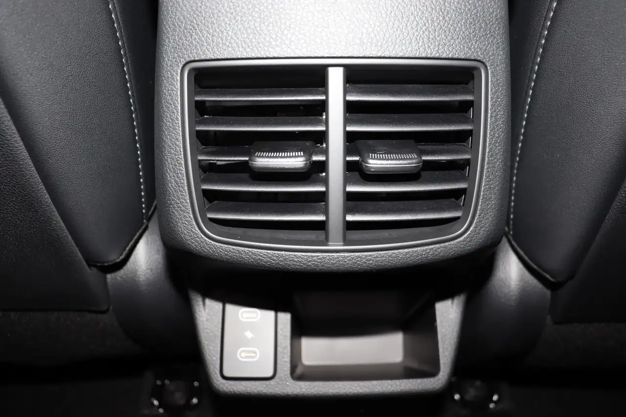 Kia Seltos снимка Kia Seltos