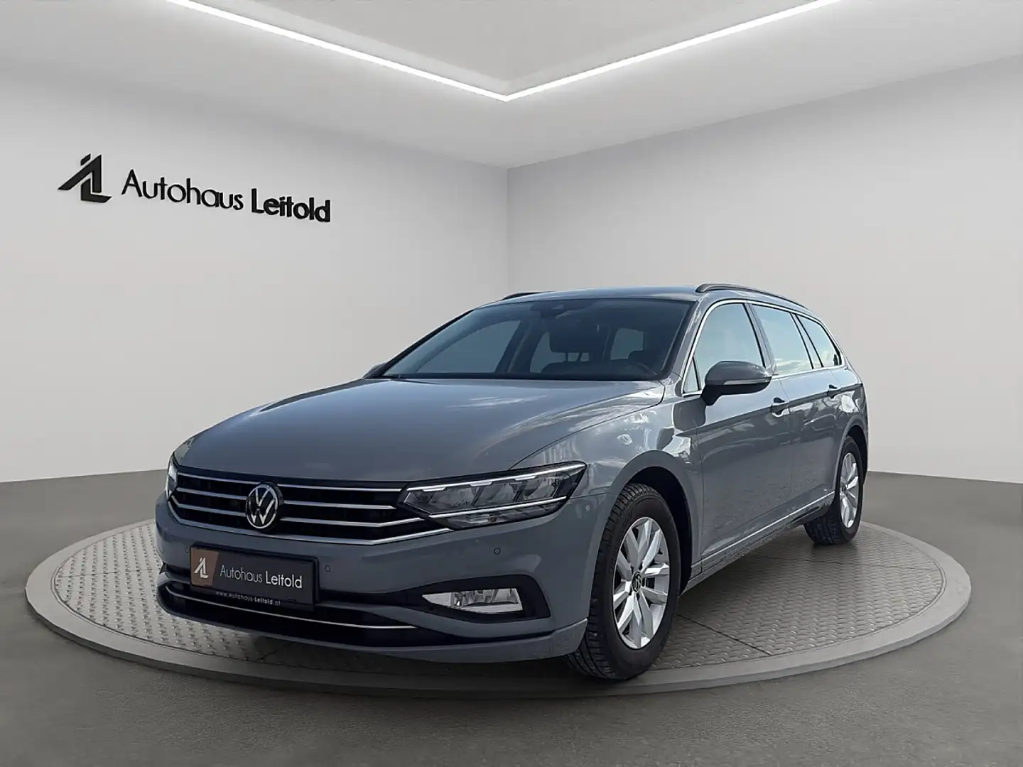 Volkswagen Passat Variant 2.0 TDI SCR Business DSG AHK CAM ACC LED BUSINE... Grau - 1