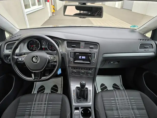 Volkswagen Golf view 11