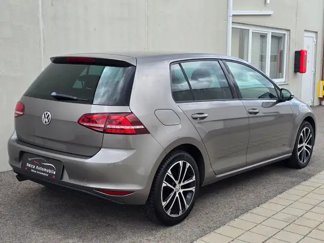 Volkswagen Golf view 5