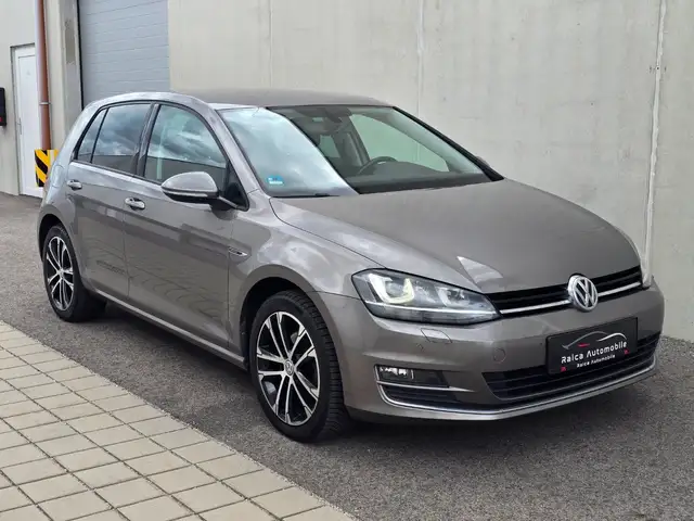 Volkswagen Golf view 3