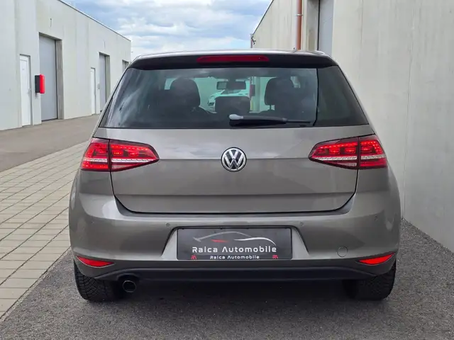 Volkswagen Golf view 6