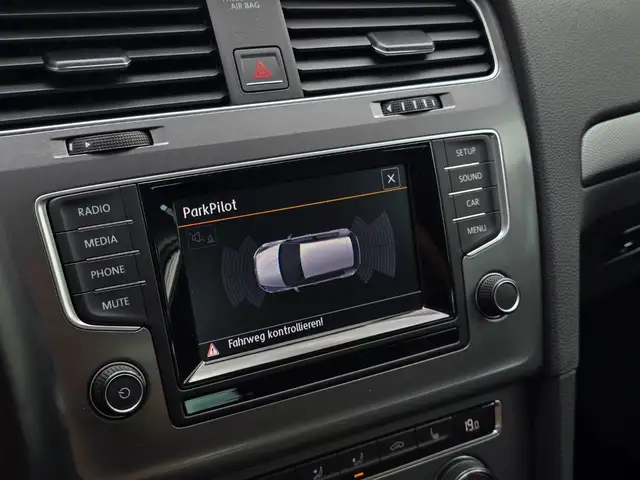 Volkswagen Golf view 12