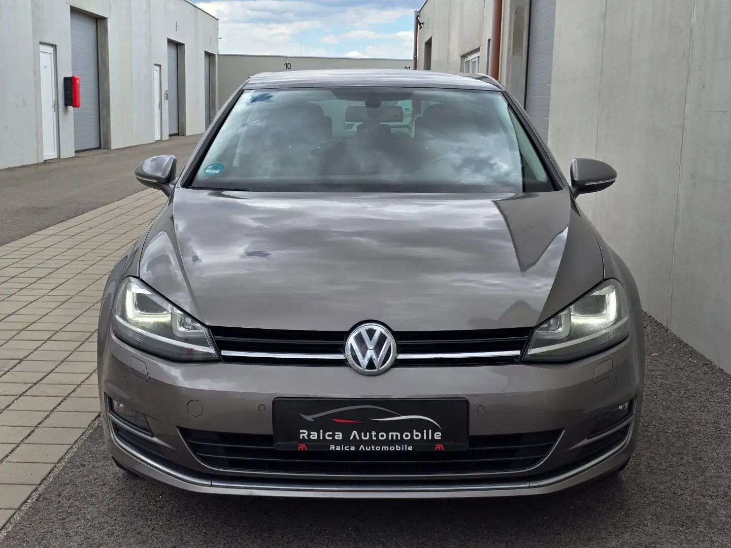 Volkswagen Golf *LED *Lounge *Tempomat *SHZ *Bluetooth *Bi-Xenon Grau - 2
