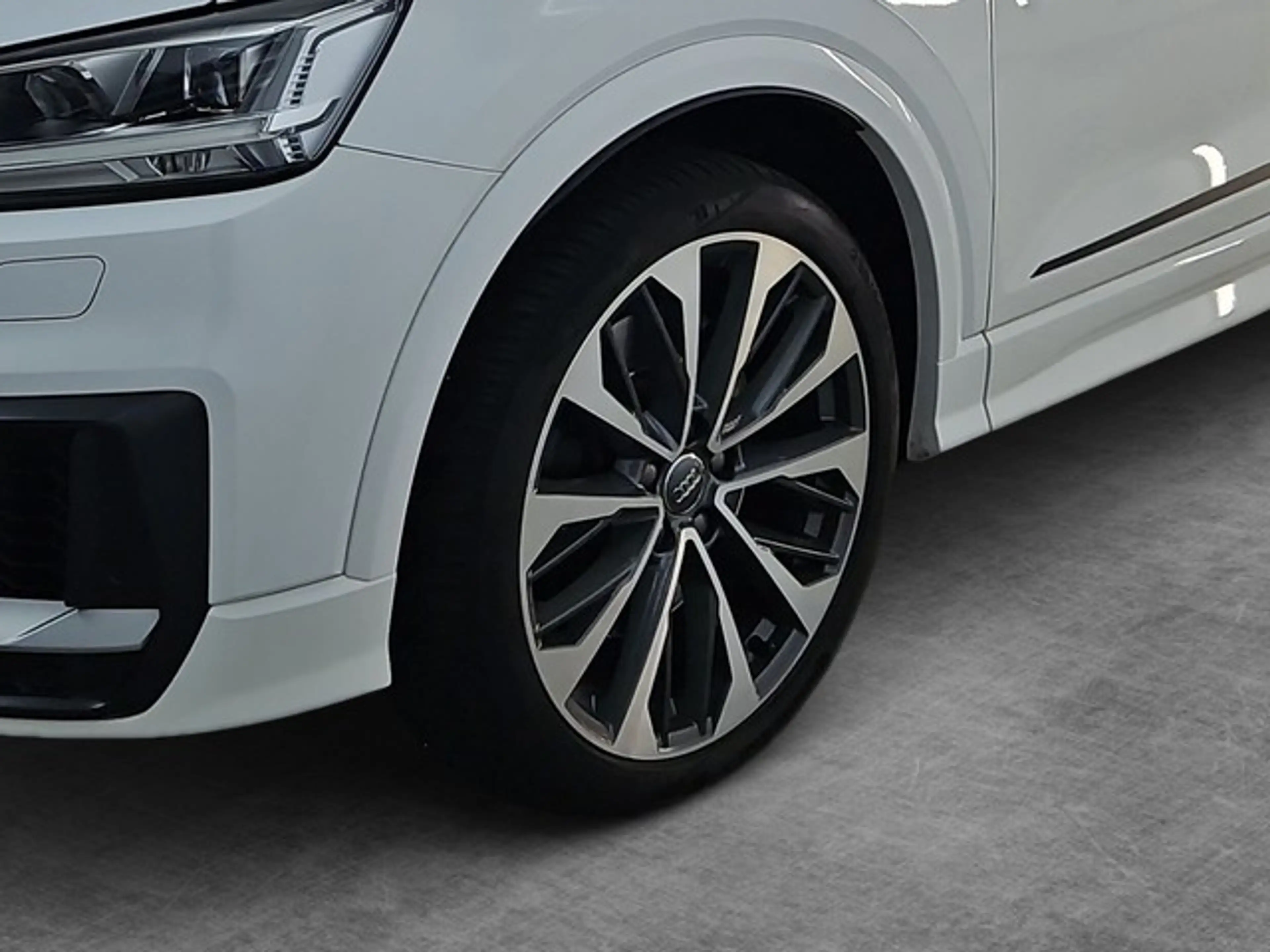 Audi SQ2 2.0TFSI quattro KAMERA NAVI EINPARKH SITZH — photo 4