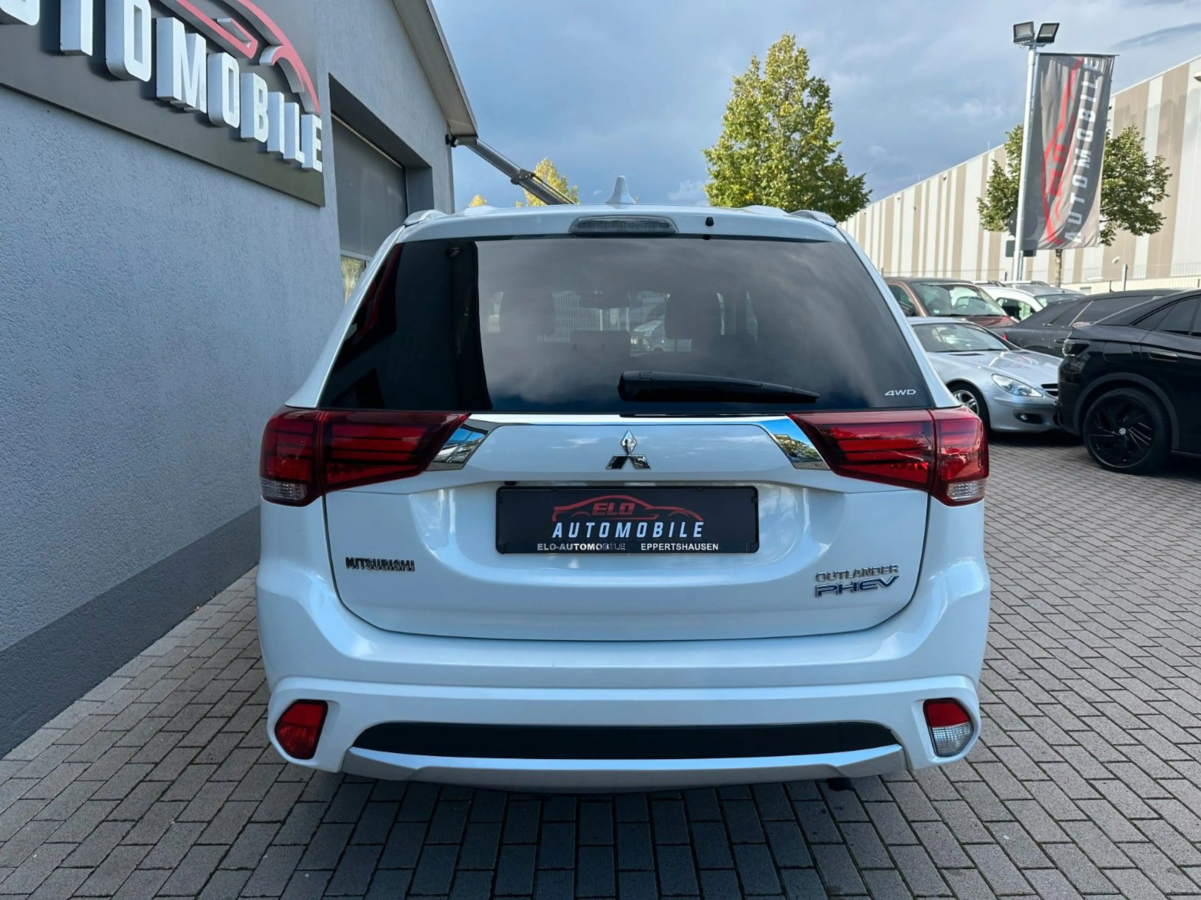 Mitsubishi Outlander PHEV Plus 4WD*1.Hand*Tempomat* — photo 4