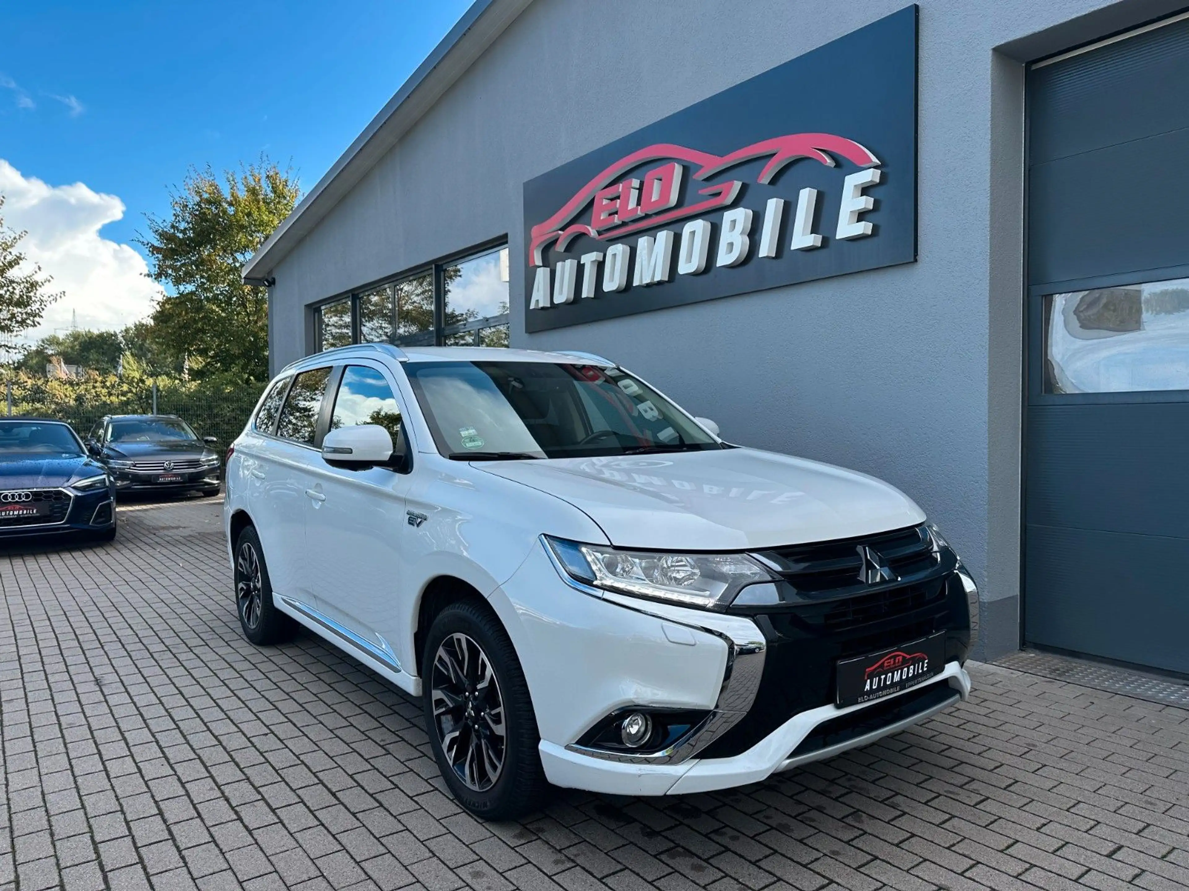 Mitsubishi Outlander PHEV Plus 4WD*1.Hand*Tempomat*