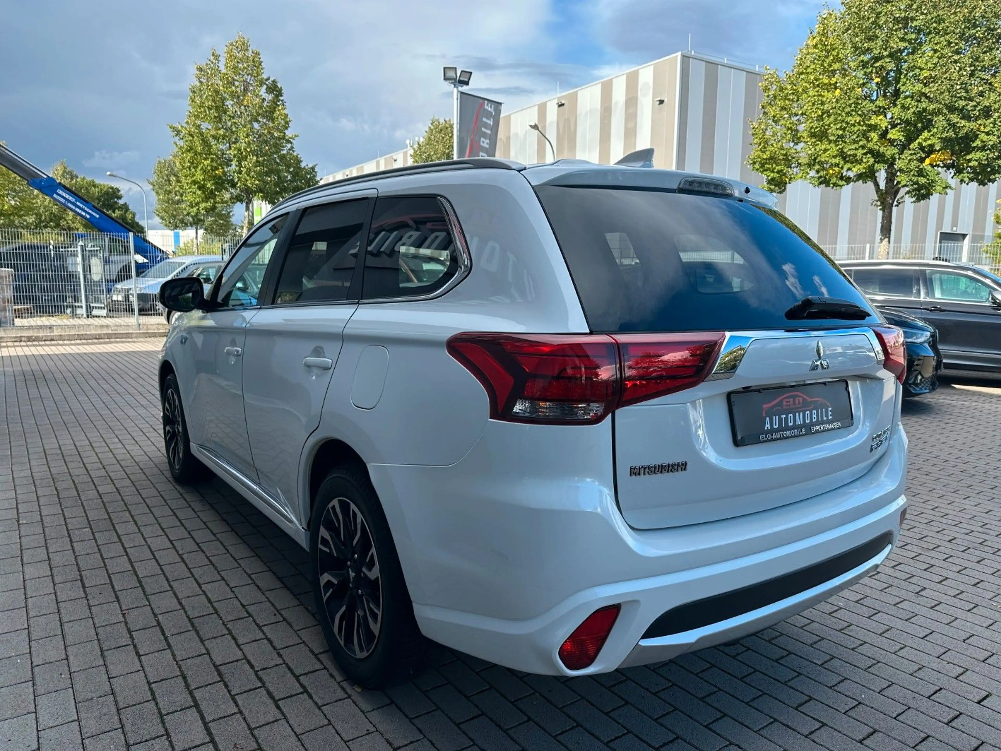 Mitsubishi Outlander PHEV Plus 4WD*1.Hand*Tempomat* — photo 5