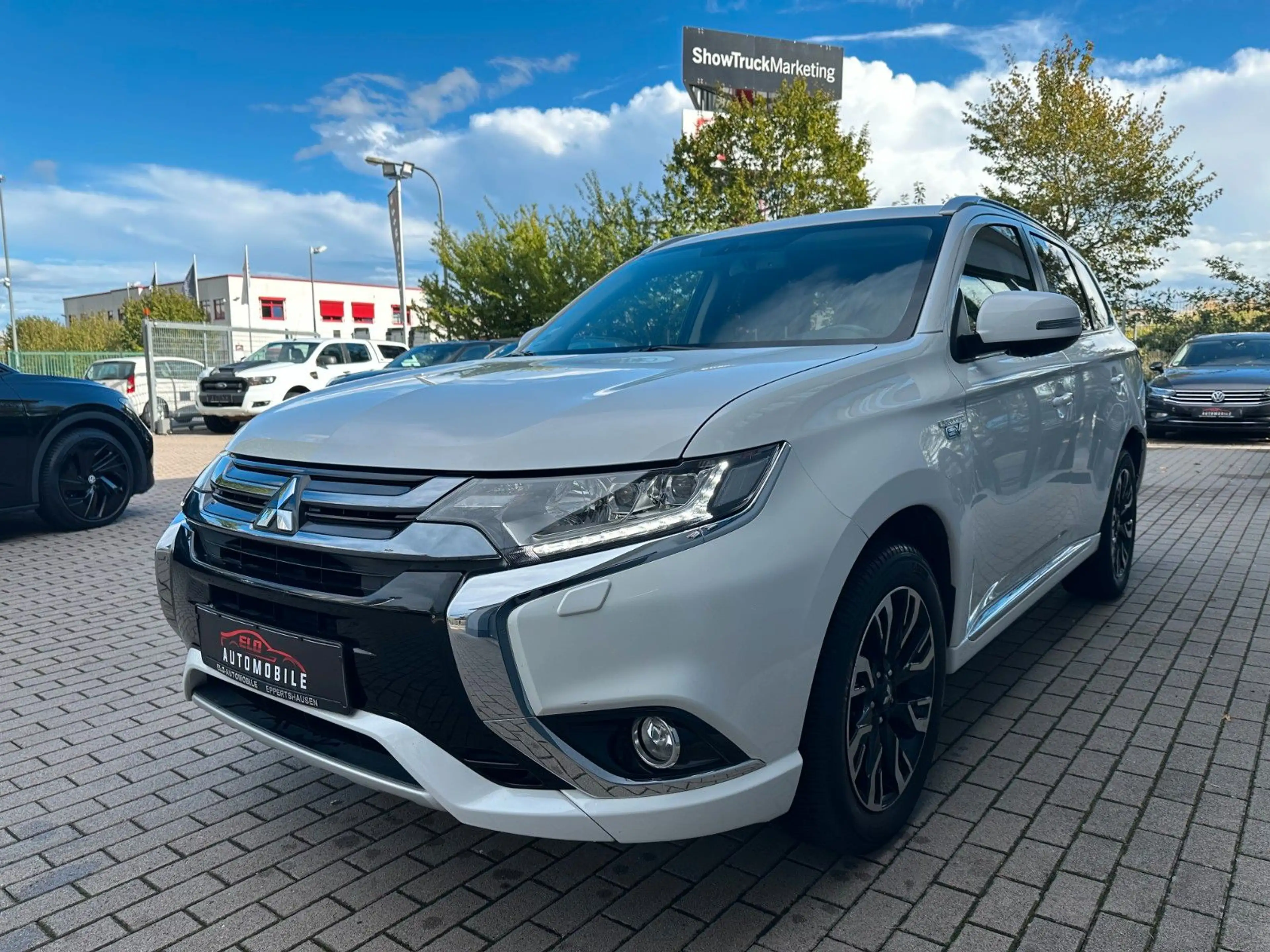 Mitsubishi Outlander PHEV Plus 4WD*1.Hand*Tempomat* — photo 6