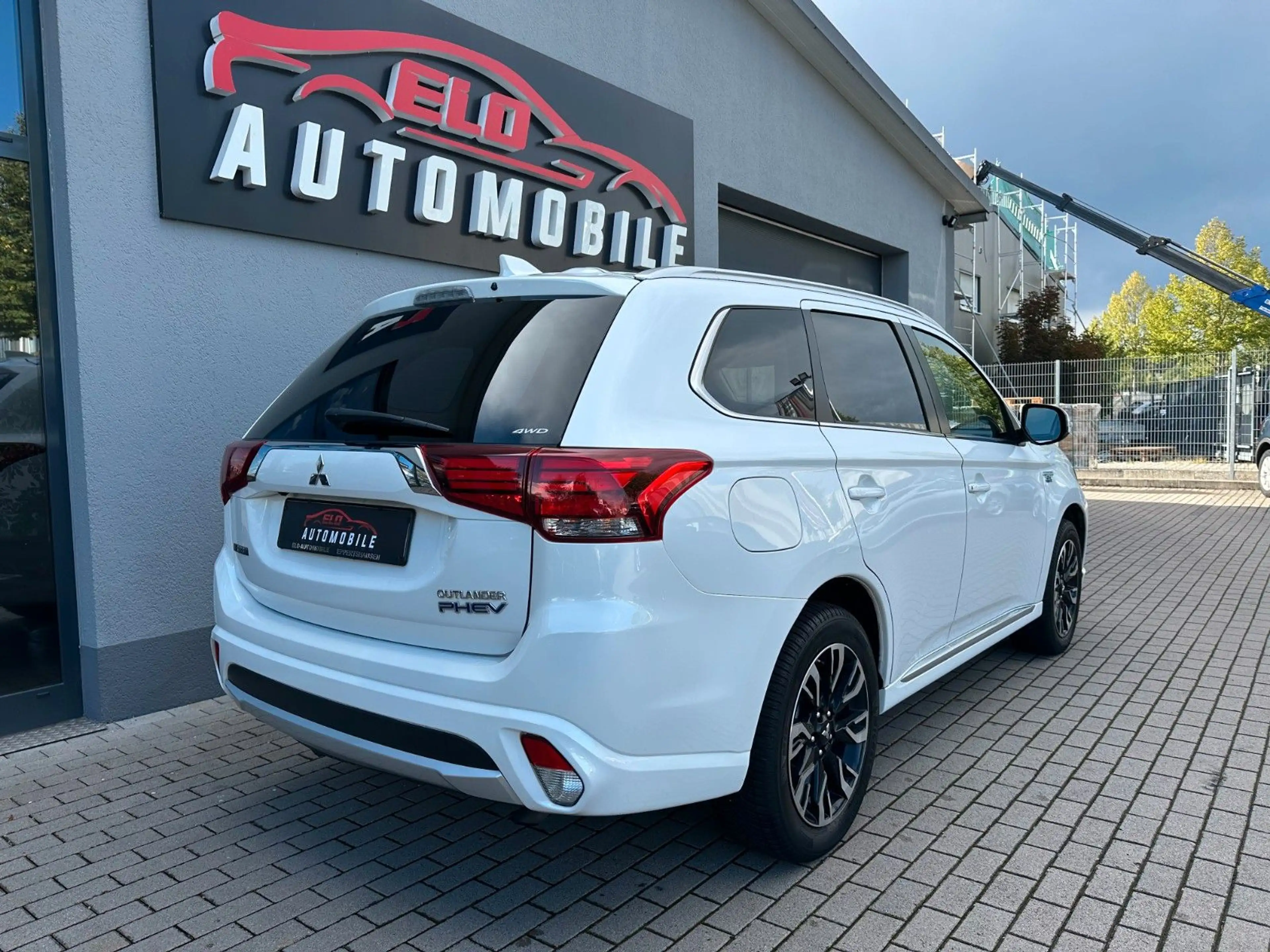 Mitsubishi Outlander PHEV Plus 4WD*1.Hand*Tempomat* — photo 3
