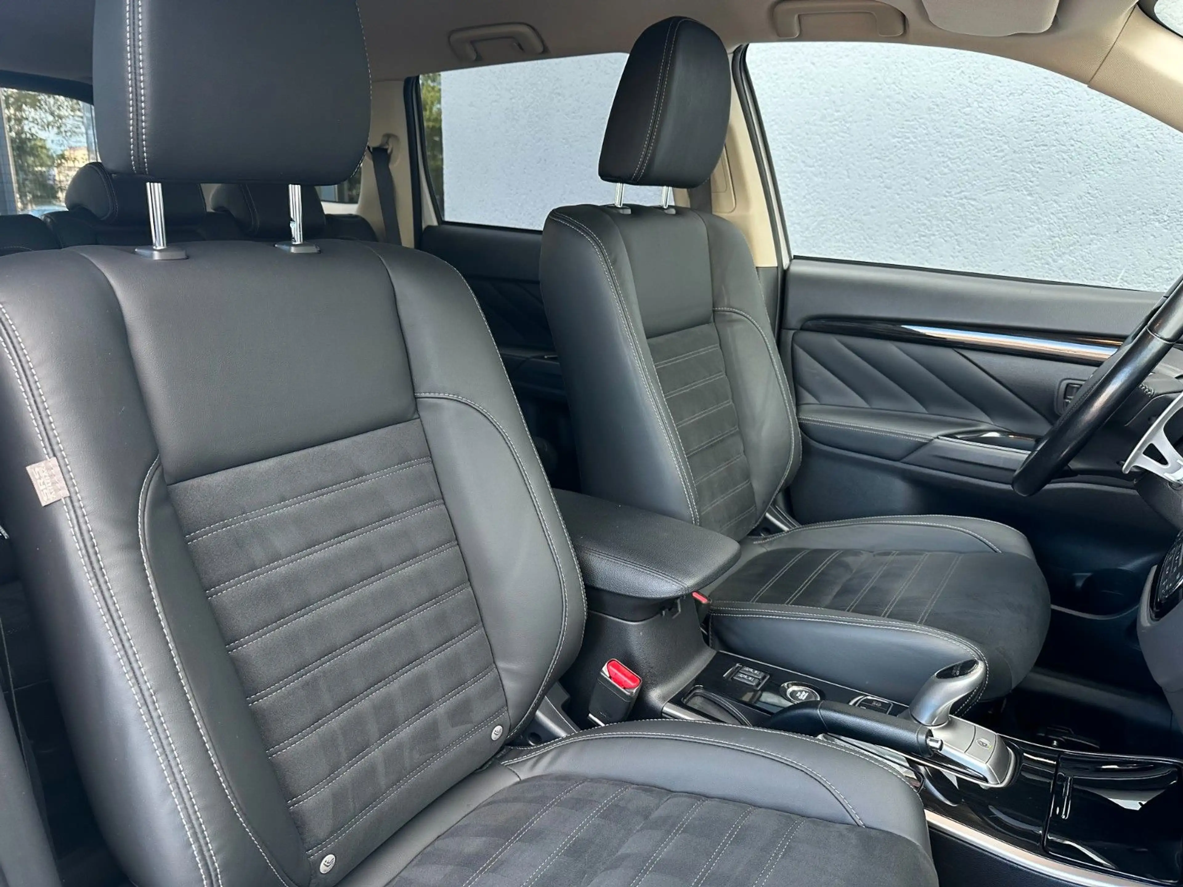 Mitsubishi Outlander PHEV Plus 4WD*1.Hand*Tempomat* — photo 8
