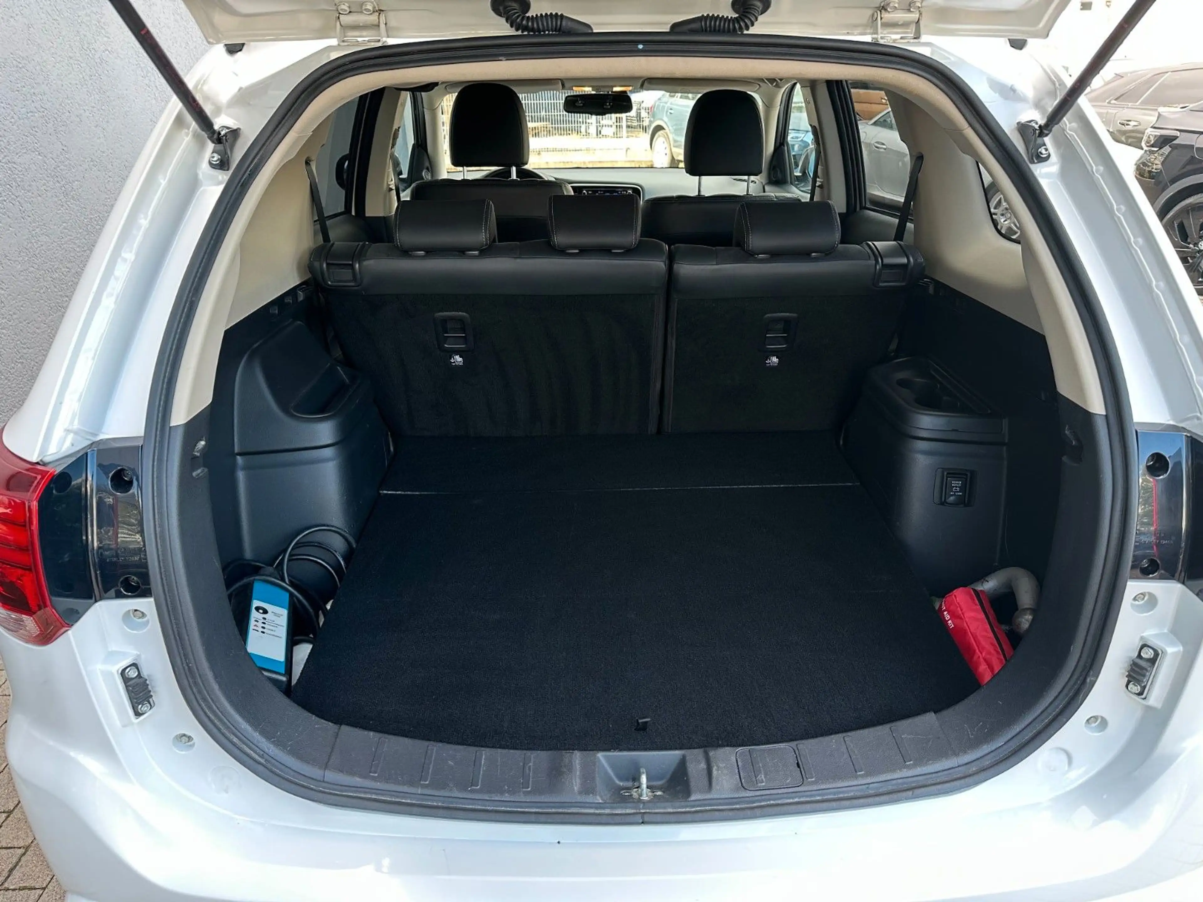 Mitsubishi Outlander PHEV Plus 4WD*1.Hand*Tempomat* — photo 11