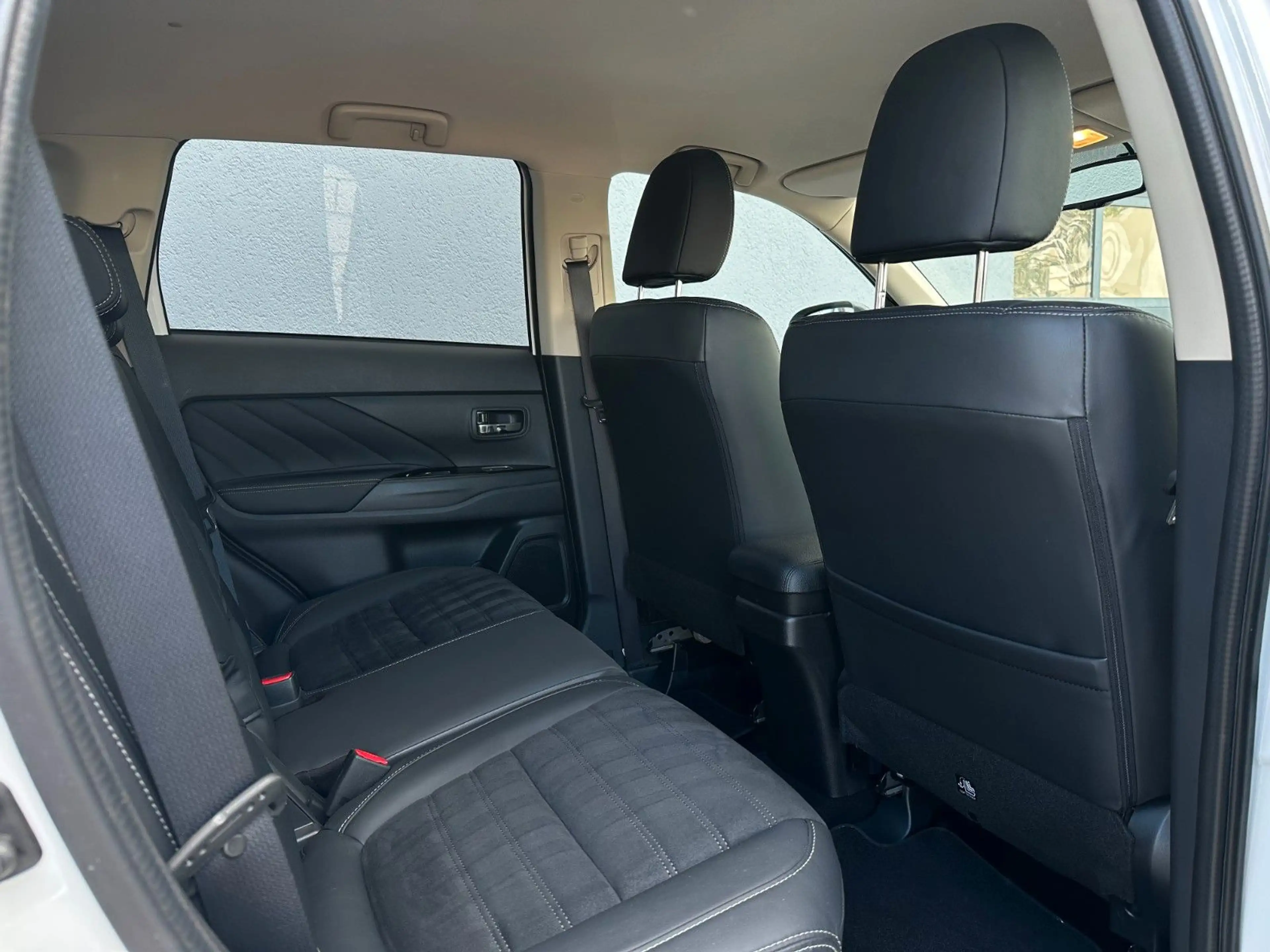 Mitsubishi Outlander PHEV Plus 4WD*1.Hand*Tempomat* — photo 10